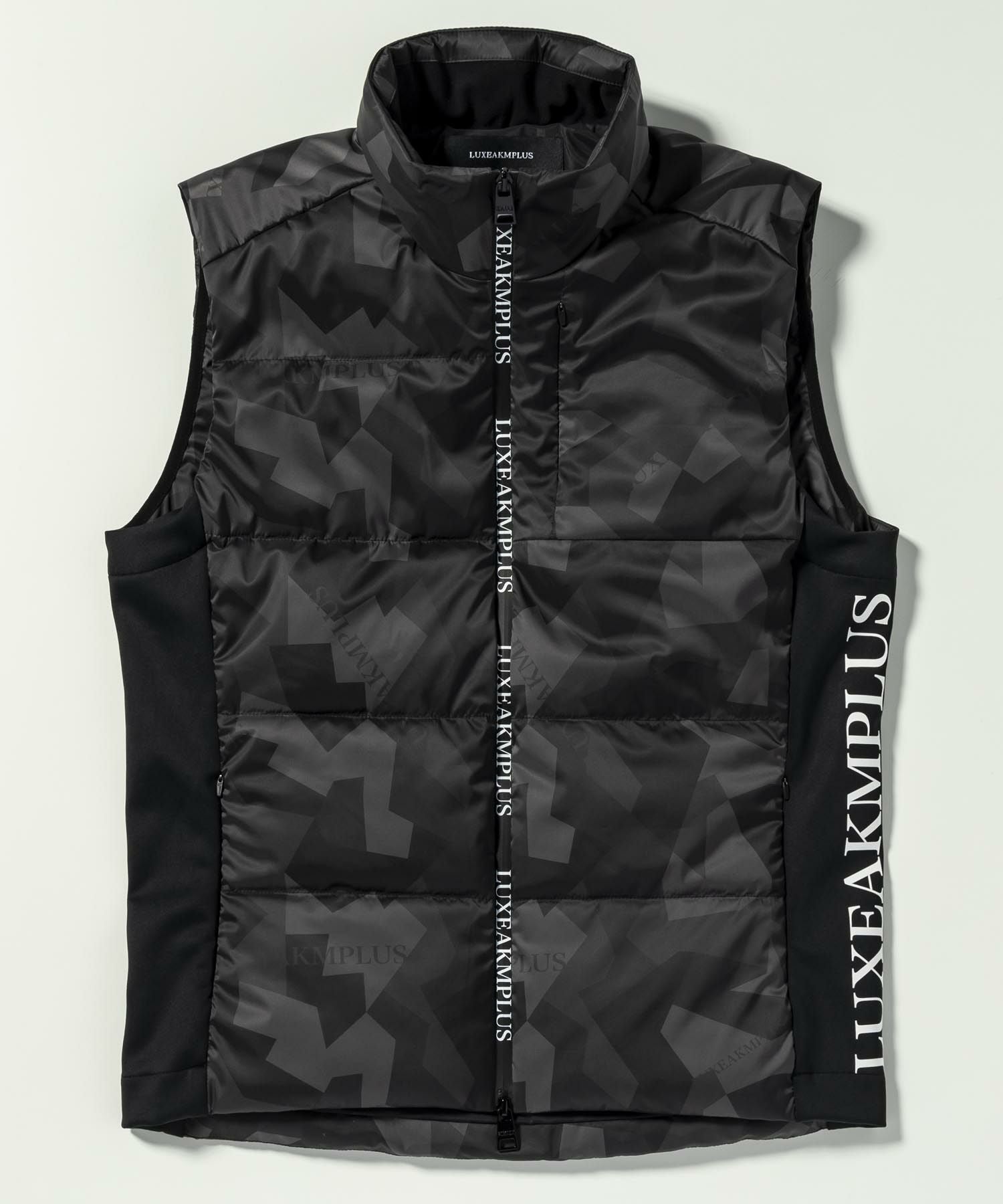 AKM LUXEAKMPLUS 中綿ベストSIZE:M LUXE AKM PLUS リュクスエイケイエムプラス ゴルフ バイカラー総柄中綿