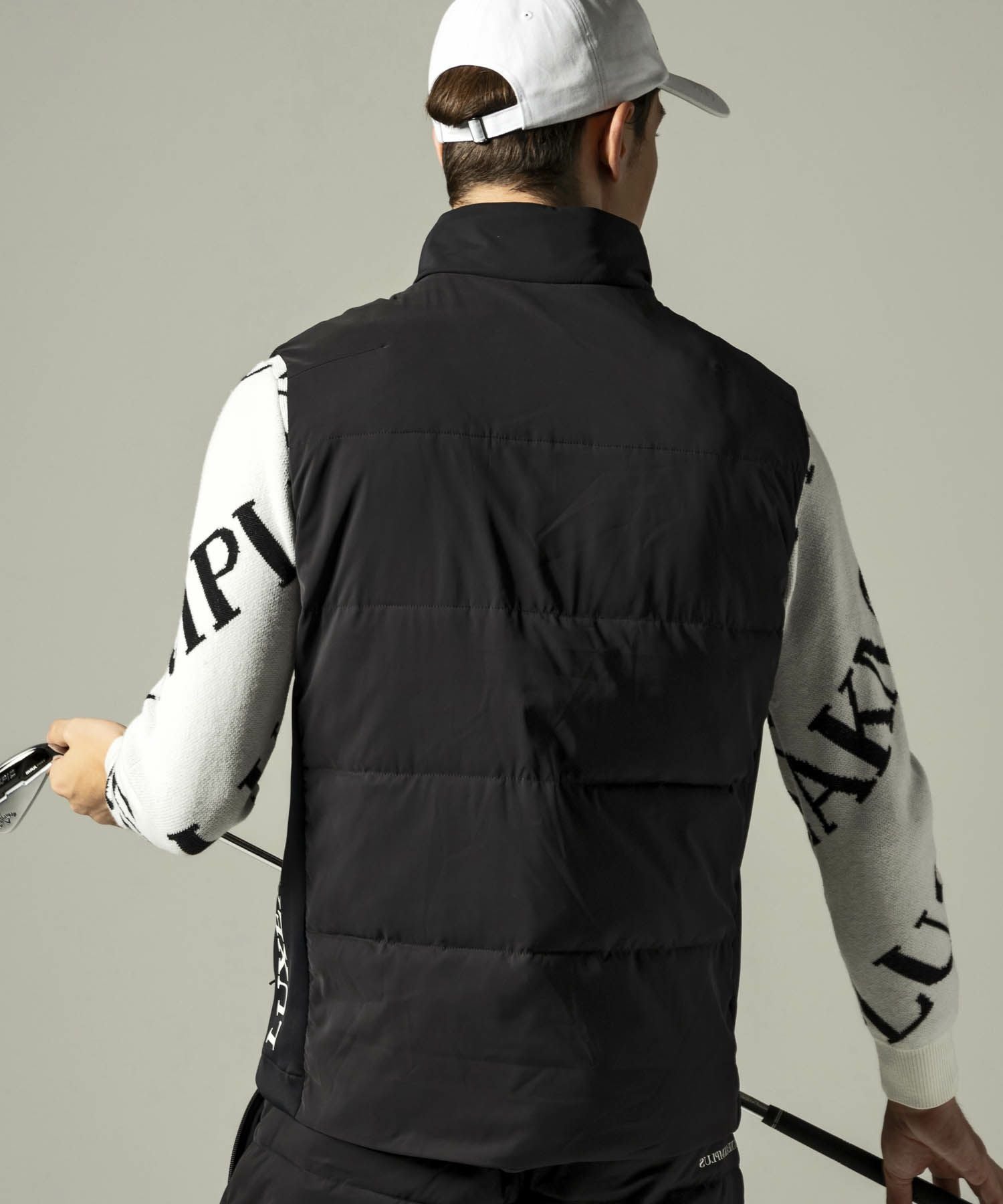 AKM LUXEAKMPLUS 中綿ベストSIZE:M LUXE AKM PLUS リュクスエイケイエムプラス ゴルフ バイカラー総柄中綿