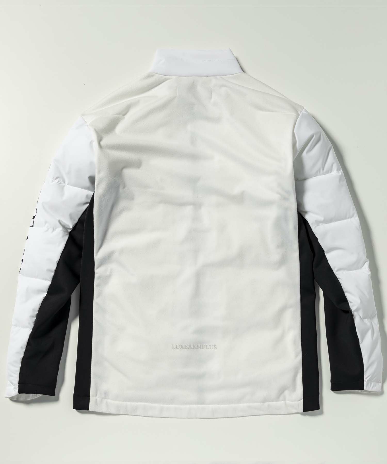 【新品】LUXEAKMPLUS 袖ロゴフィット中綿ジャケット　白　XL LUXEAKMPLUS(リュクスエイケイエムプラス)ゴルフ 袖ロゴフィット中綿
