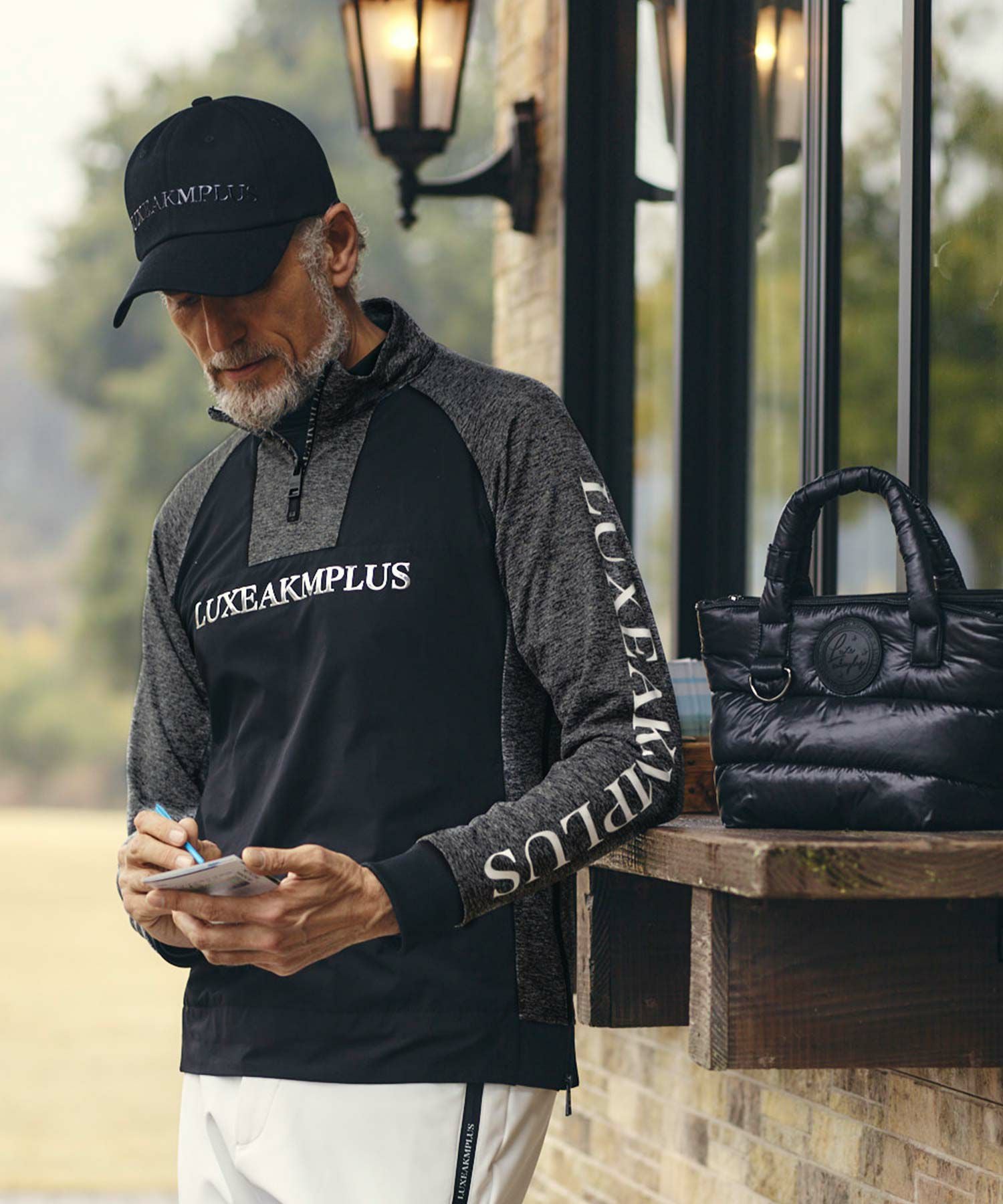 新品　LUXEAKMPLUS プルオーバー　ハーフジップ　モックネック　ホワイト LUXEAKMPLUS(リュクスエイケイエムプラス)ゴルフ ハーフジップ防風