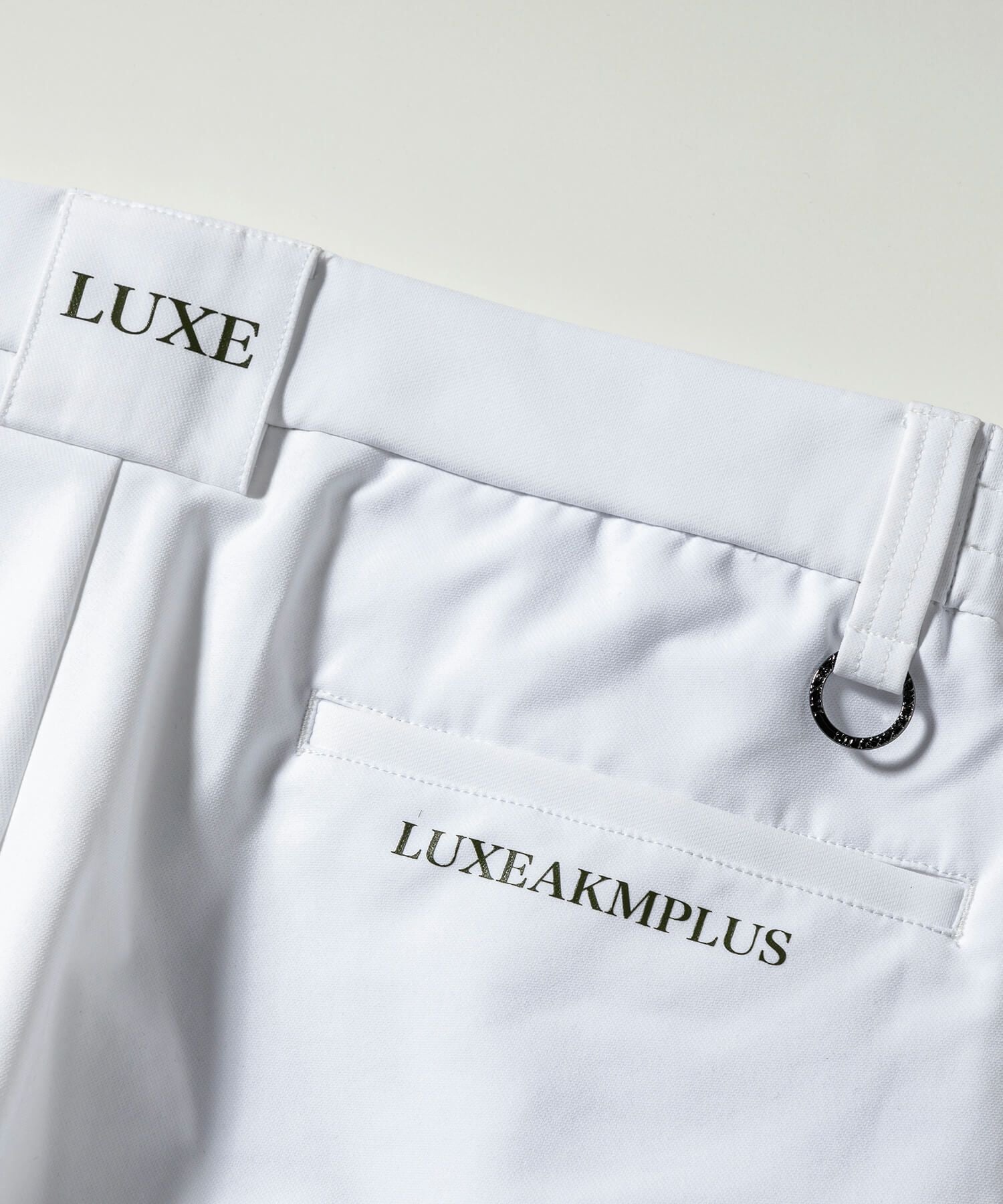 LUXEAKMPLUS(リュクスエイケイエムプラス)ゴルフ 防風ヘムロゴ