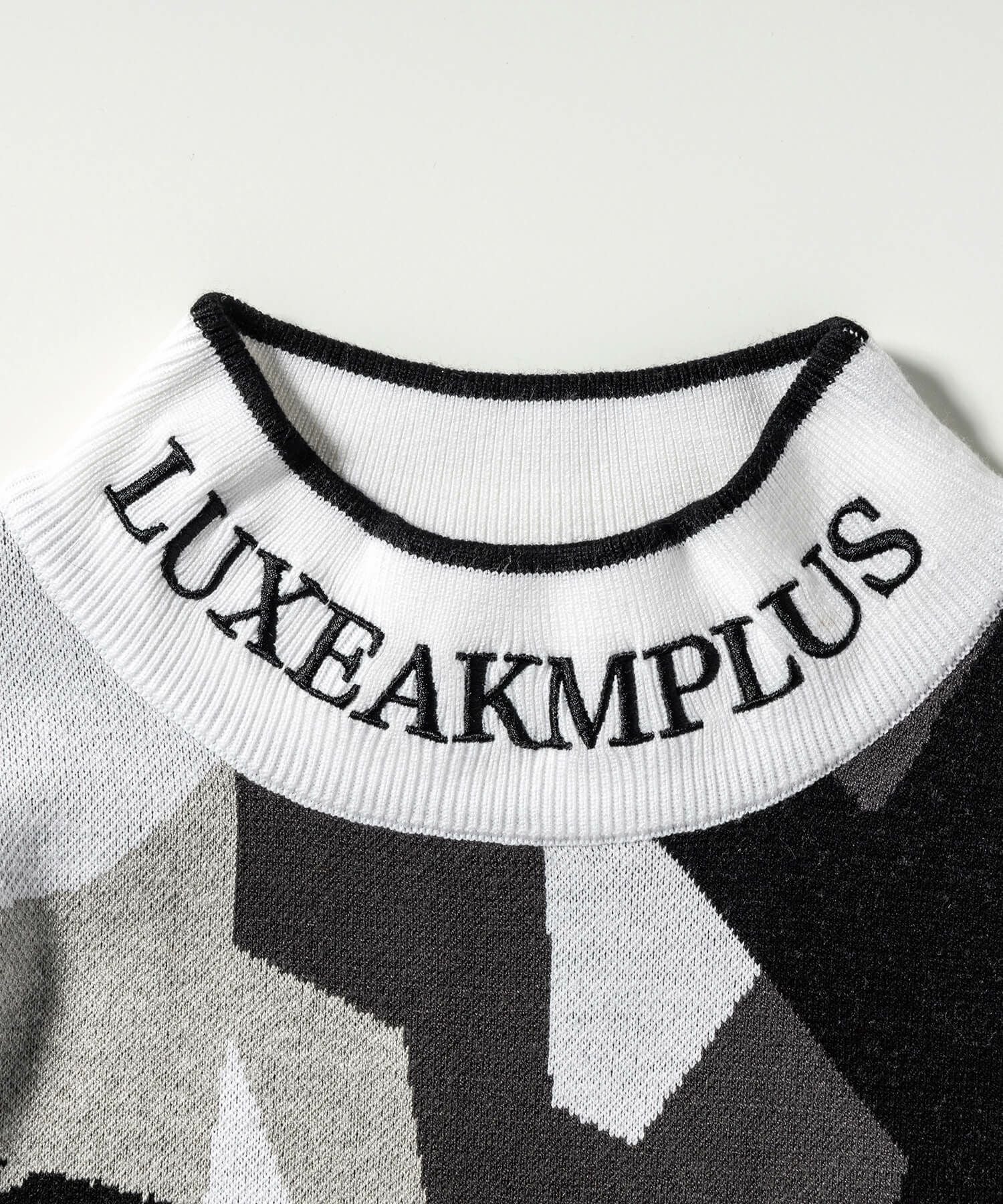 LUXEAKMPLUS(リュクスエイケイエムプラス)ゴルフ カモ柄モックネック