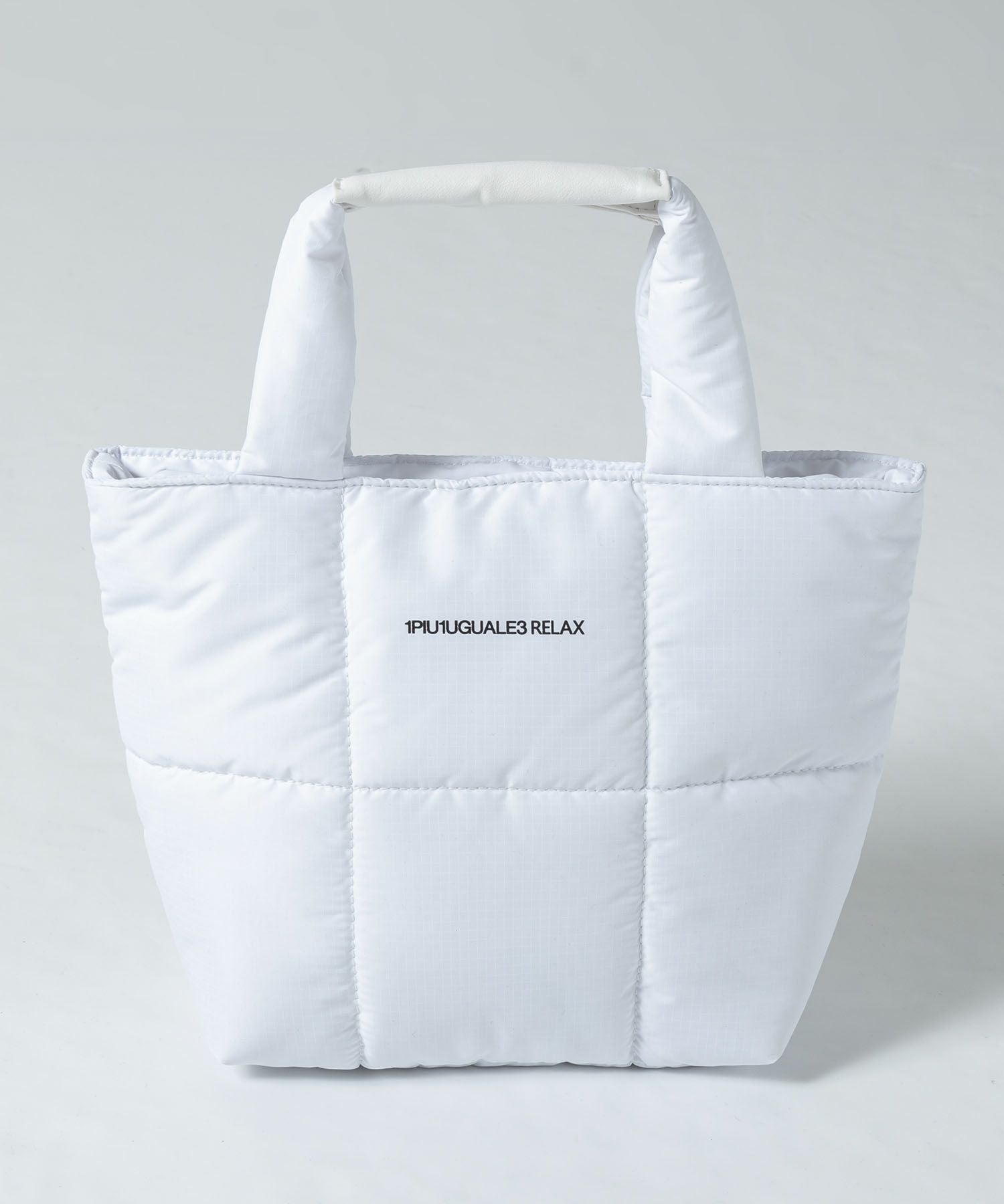 1PIU1UGUALE3RELAXシルバーロゴプレート パデッドミニトートバッグ SHIFFON｜1PIU1UGUALE3 RELAX シルバーロゴプレートパデッドミニトート