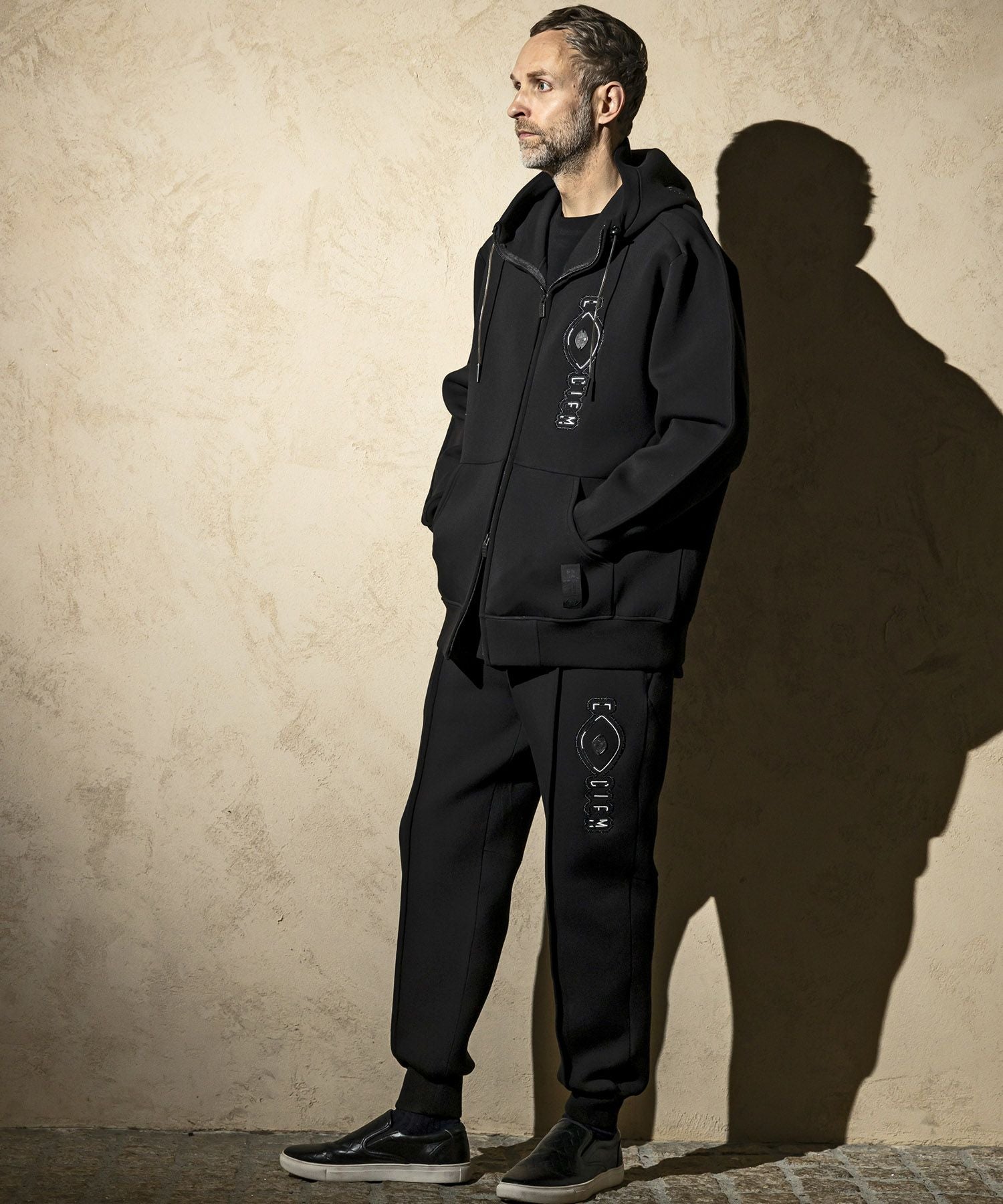 極美品 レア CARPE DIEM×TFW49コラボ トラックパンツジョガー C DIEM(カルペディエム)エンボスロゴジョガーパンツ | SHIFFON公式通販