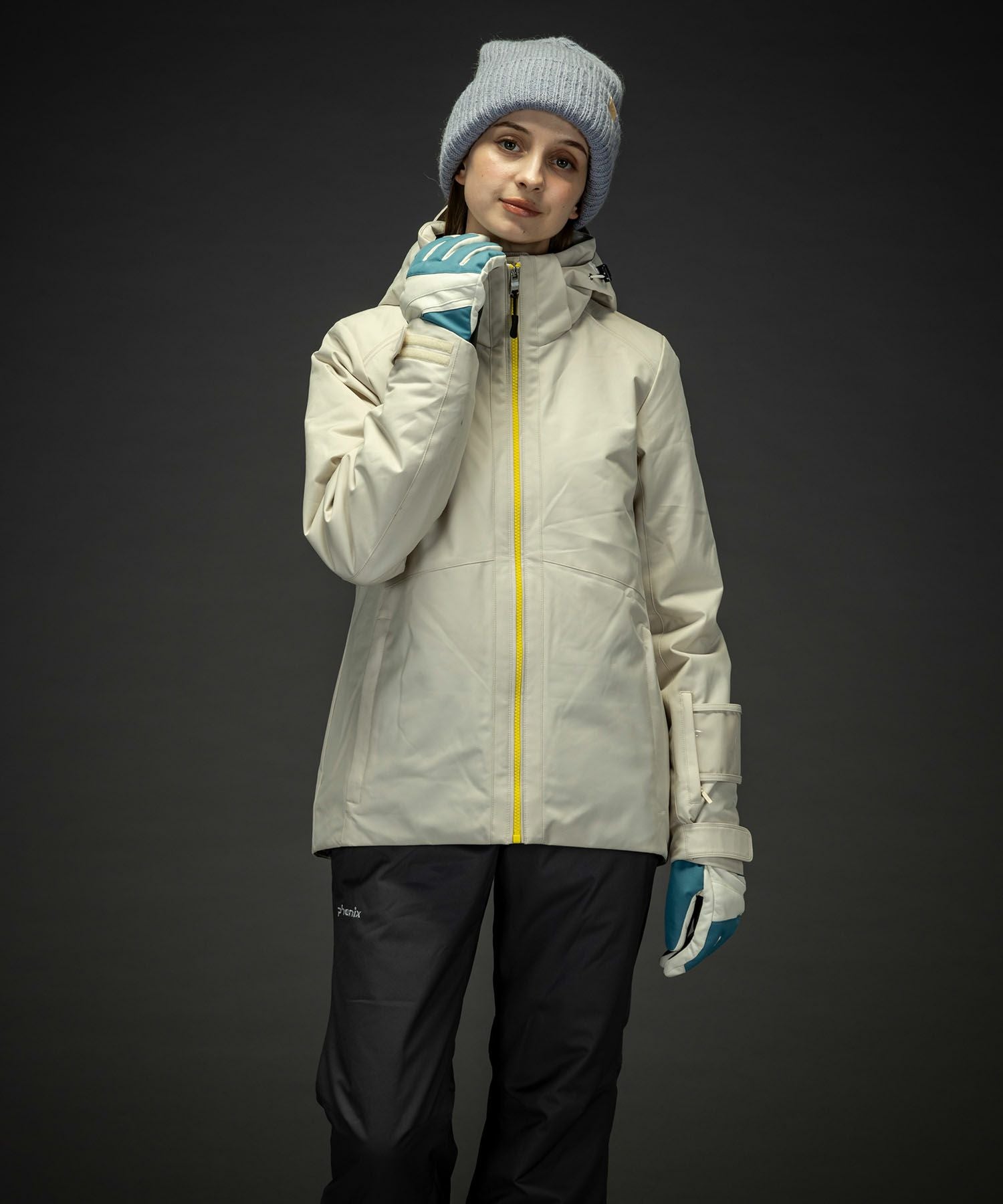 美品　Phenix(フェニックス)150　スキーウェア女子　2シーズンのみ使用 美品 Phenix(フェニックス)150 スキーウェア女子 2シーズンのみ使用