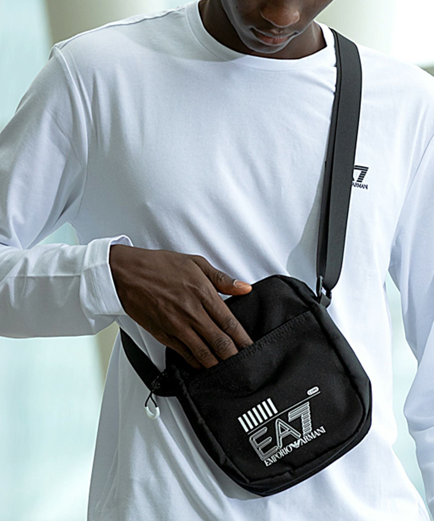 EMPORIO ARMANI EA7(イーエーセブン)ショルダーバッグ/ミニバッグ