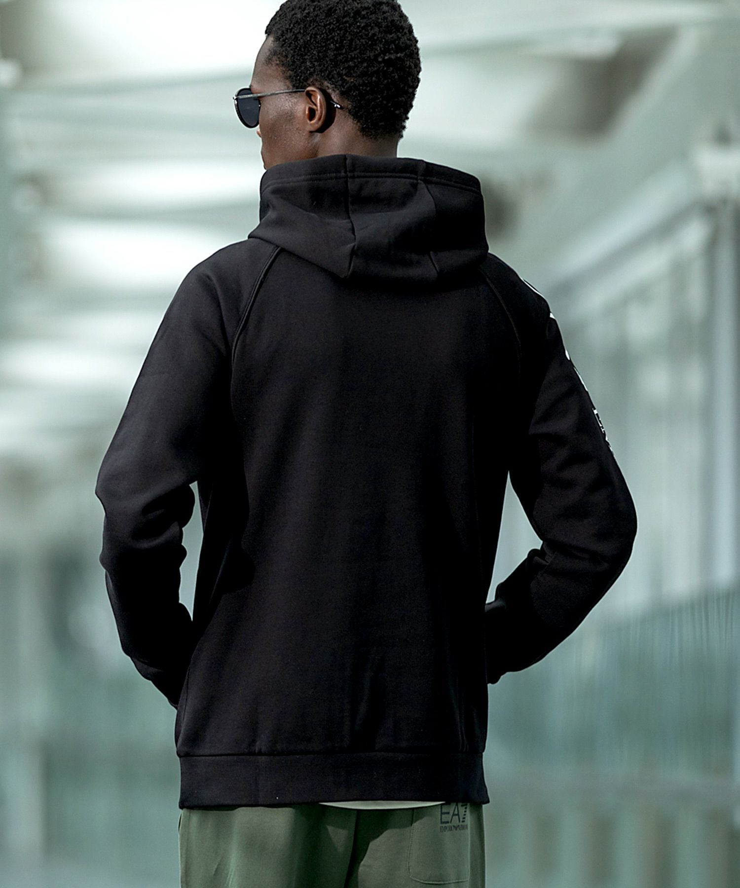 美品★EMPORIO ARMANI レザージャケット パーカー ロゴ　黒 EA7 EMPORIO ARMANI エアセッテ エンポリオアルマーニ パーカー