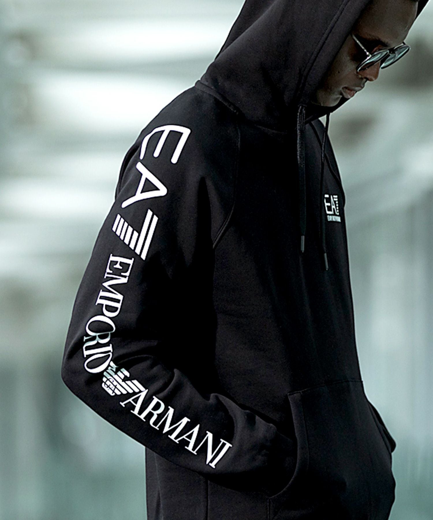 新品 未使用】EMPORIO ARMANI EA7 黒 パーカー 【公式通販】