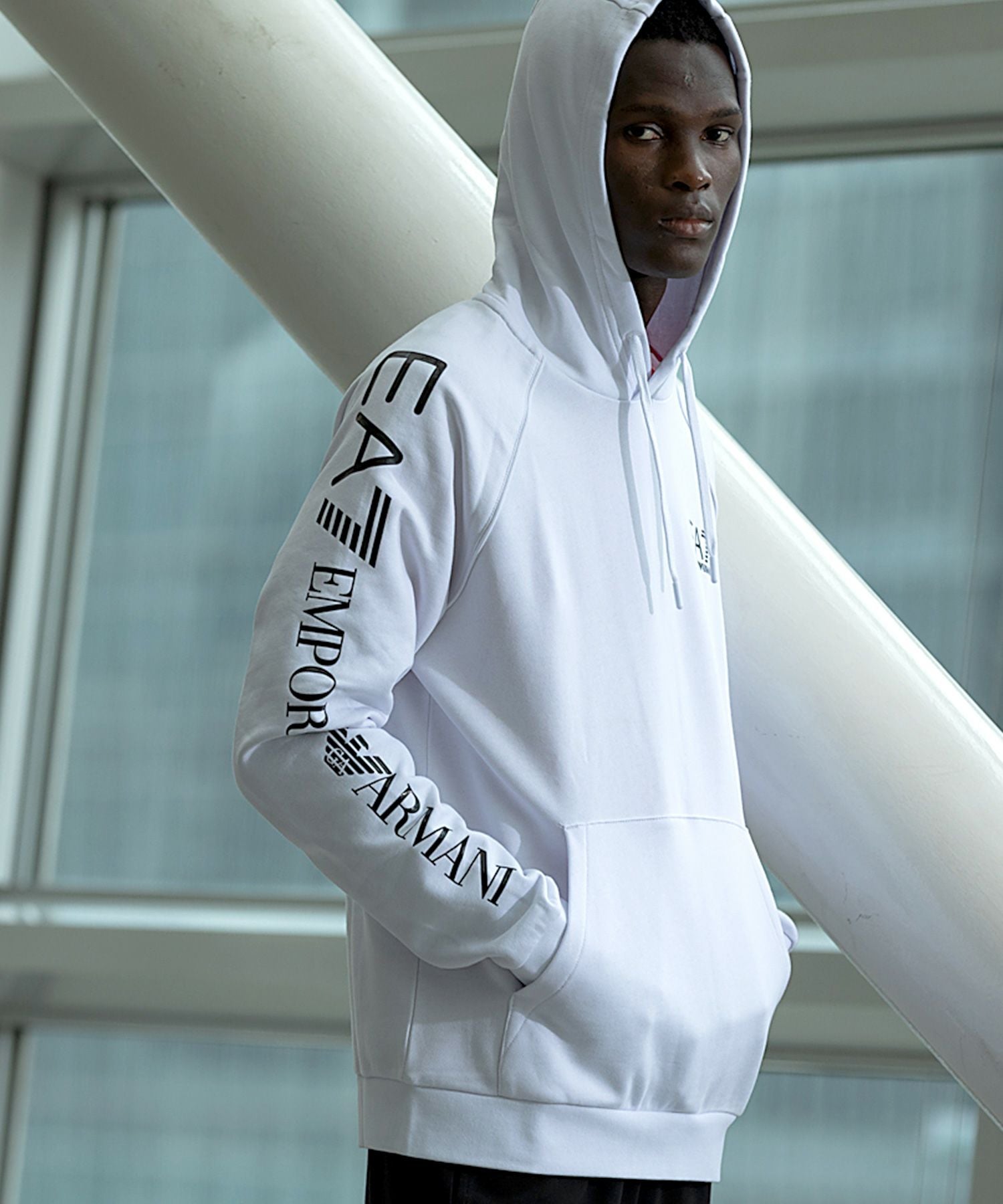 Emporio Armani ホワイト パーカー EMPORIO ARMANI（パーカー ・ ホワイト/白色系）のフリマアイテム一覧