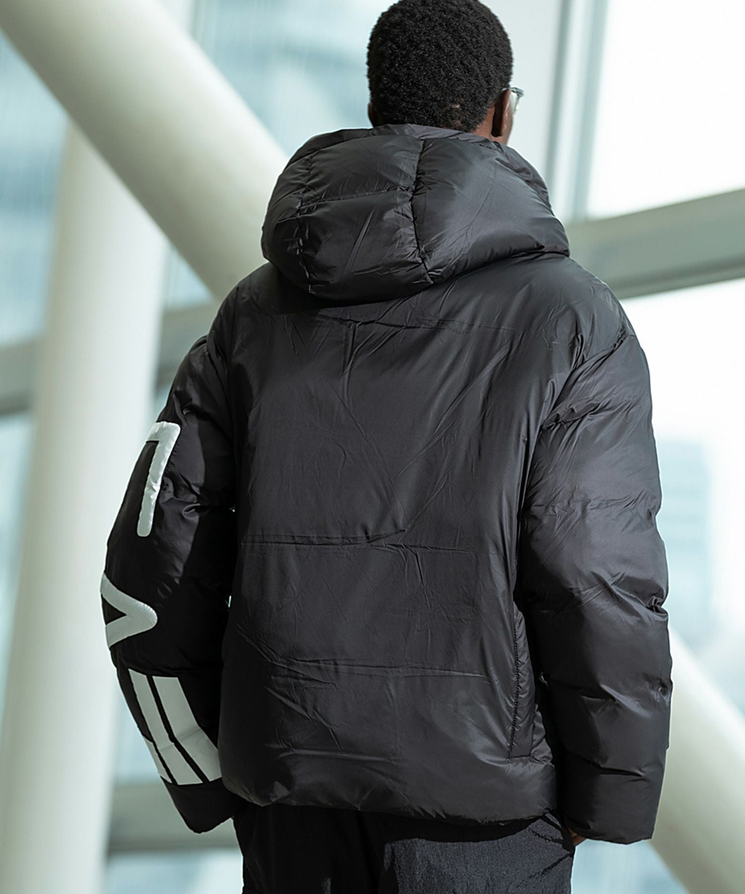 EA7 パデッドジャケット Lサイズ テクニカルファブリック フード付き EMPORIO ARMANI EA7 パデッドジャケット Lサイズ テクニカルファブリック フード付き