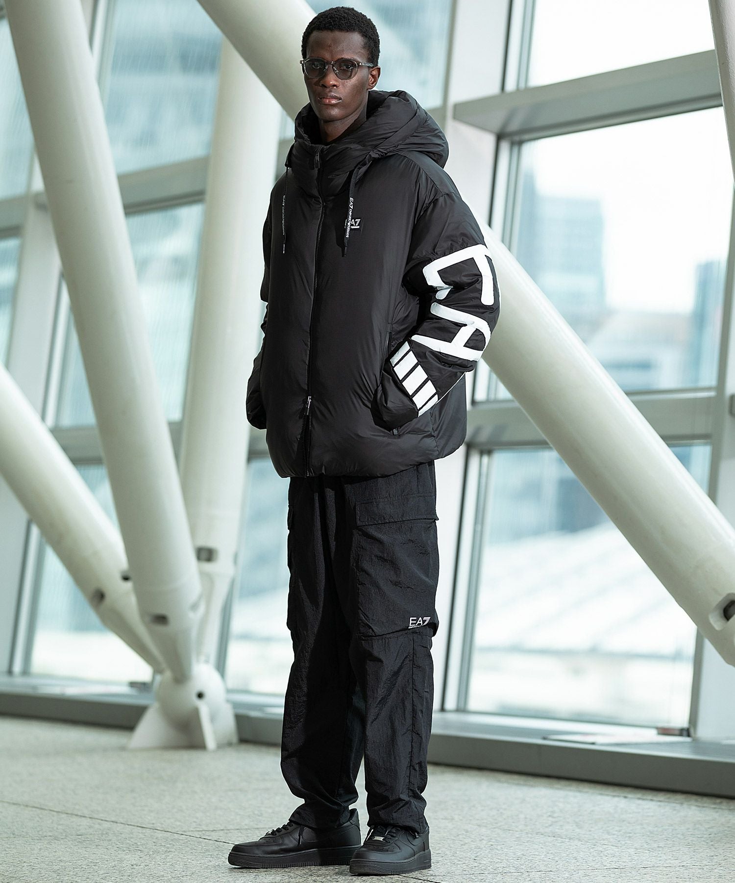 EA7 パデッドジャケット Lサイズ テクニカルファブリック フード付き EMPORIO ARMANI EA7 パデッドジャケット Lサイズ テクニカルファブリック フード付き