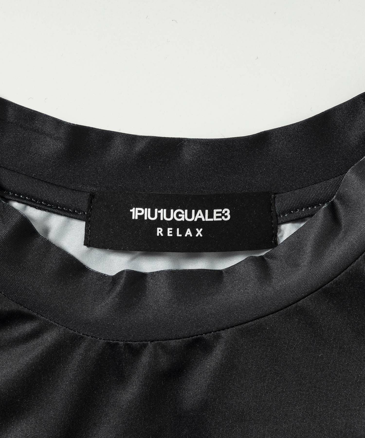 【美品】1PIU1UGUALE3 ロゴモックネック半袖Tシャツ ブラック 1PIU1UGUALE3 RELAX ウノピゥウノウグァーレトレ 総柄ロゴモックネック