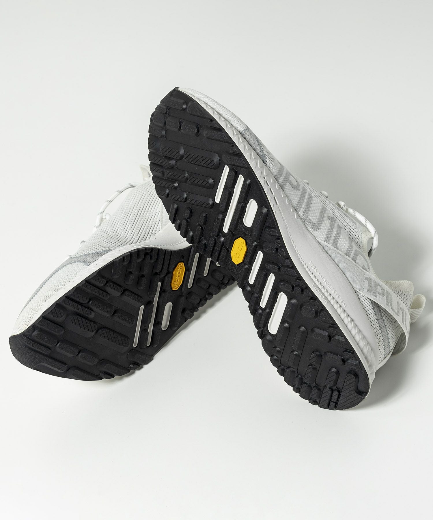 1PIU1UGUALE3 RELAX(ウノピゥウノウグァーレトレ リラックス)Vibram
