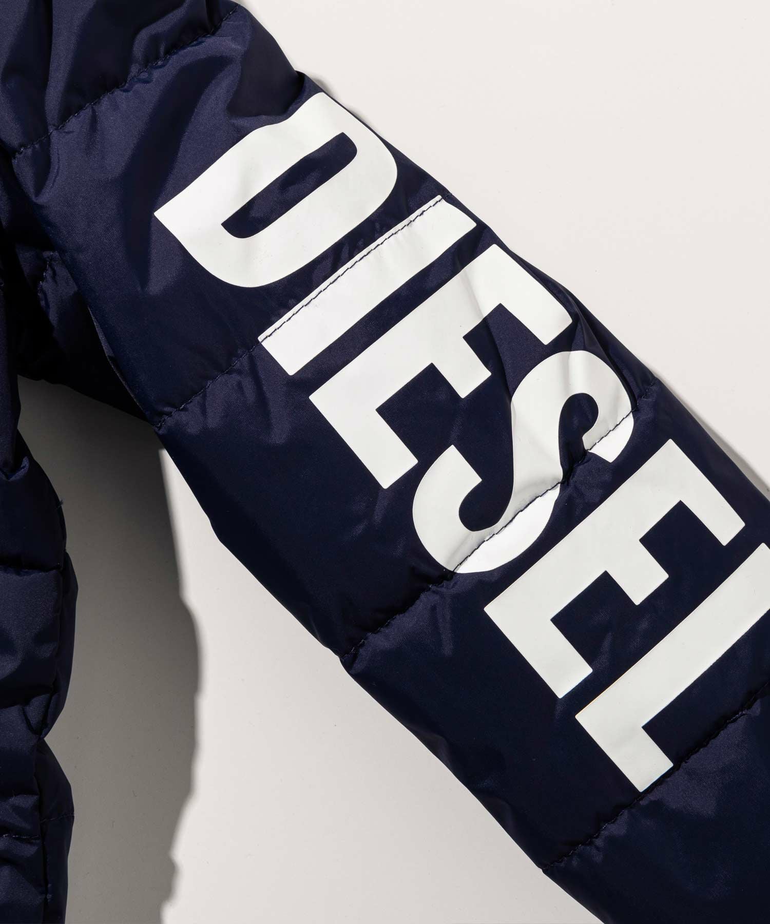 DIESEL*サイズ14*中綿ダウン*フードロゴデザイン** DIESEL（ディーゼル）Kids & Junior ブランドロゴダウンジャケット