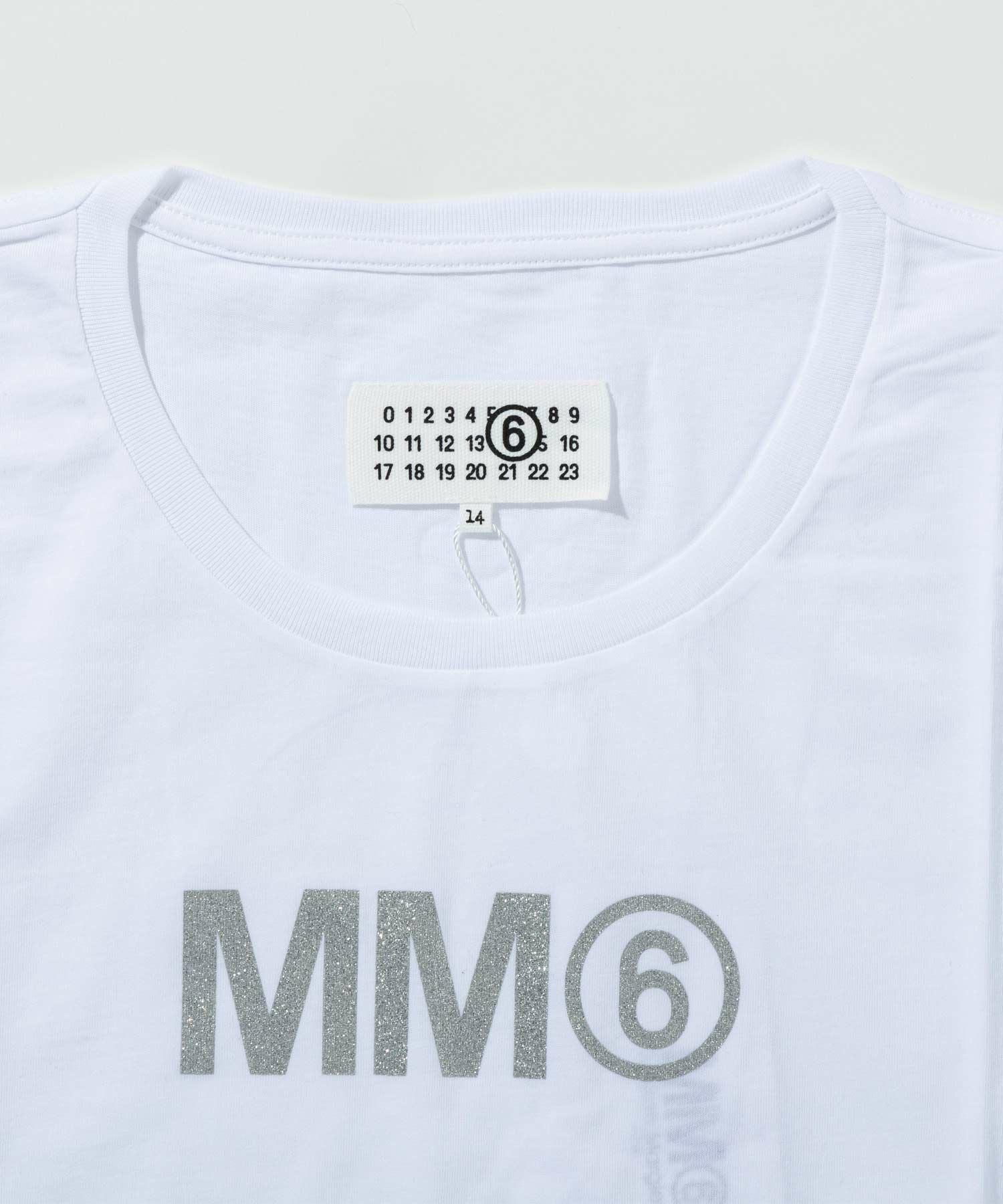 MM6 Maison Margiela(エムエムシックス)Kids & Junior ブランドロゴ