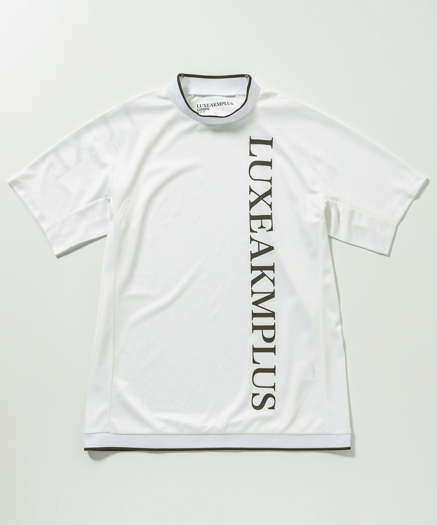 LUXEAKMPLUS(リュクスエイケイエムプラス)ゴルフ バーチカルロゴ半袖