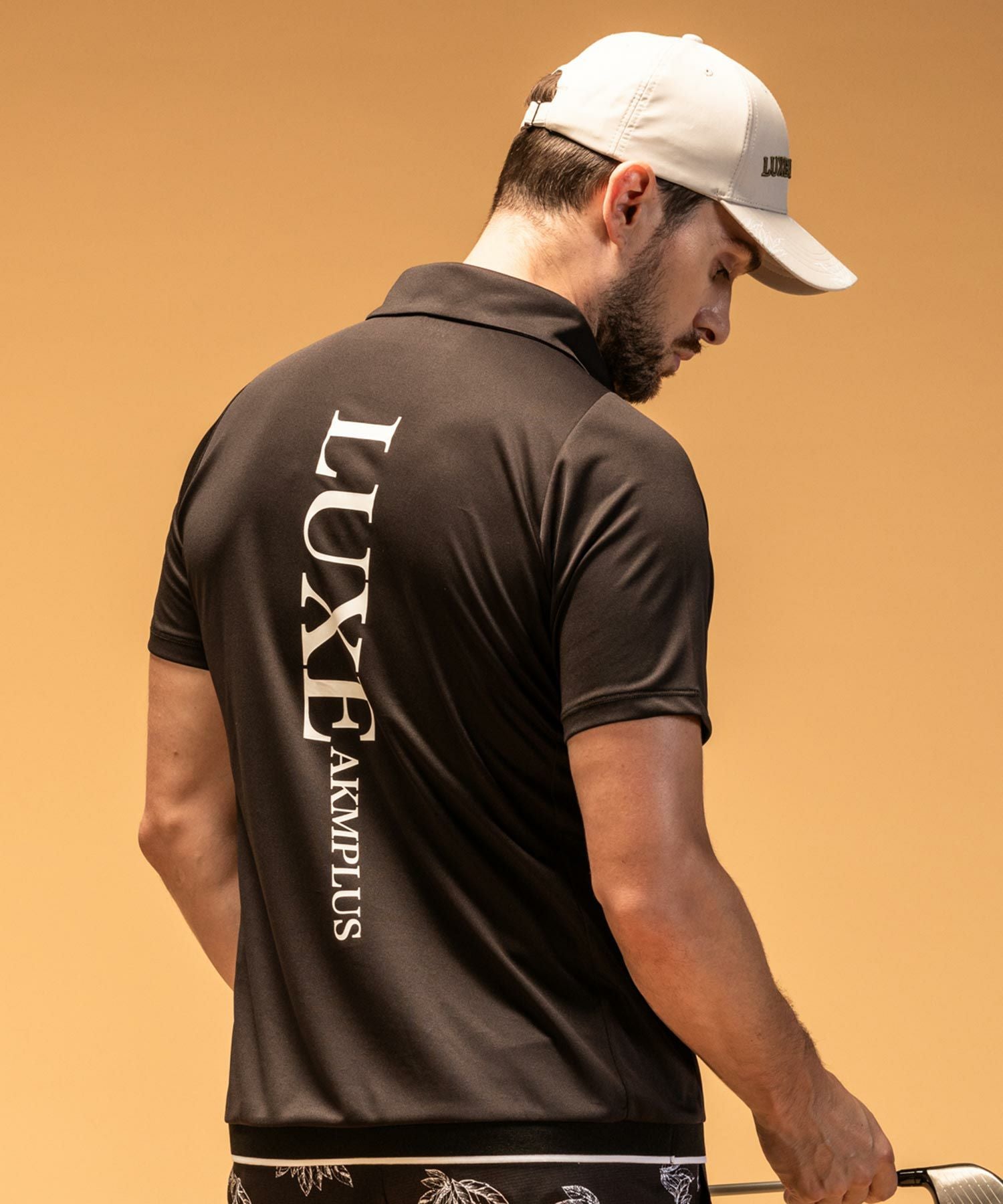 LUXEAKMPLUS(リュクスエイケイエムプラス)ゴルフ バックロゴ半袖