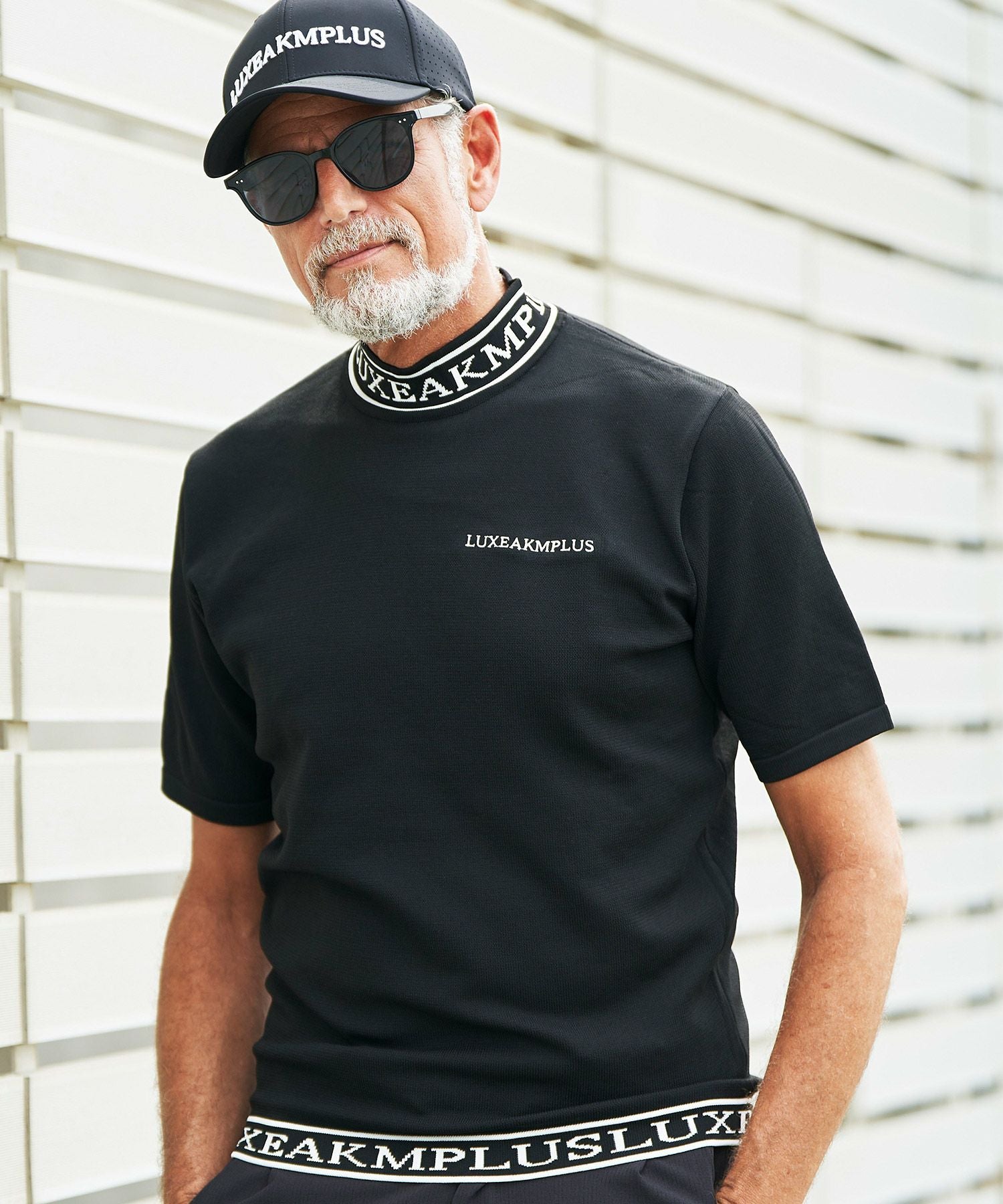 タグ付き！LUXEAKMPLUS Drape knit ブラックシャツ L LUXEAKMPLUS(リュクスエイケイエムプラス)ゴルフ カラーロゴ半袖ニット