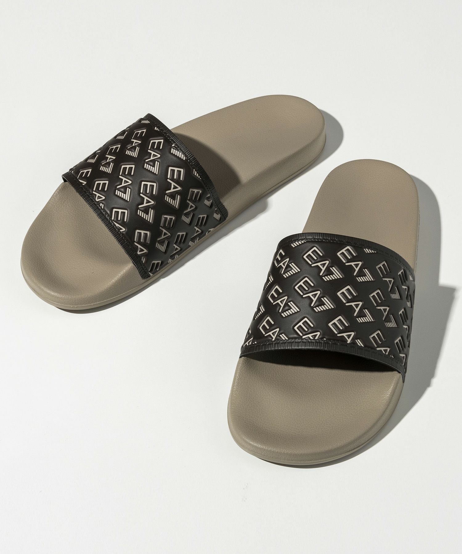 EMPORIO ARMANI EA7(イーエーセブン)エンボスロゴシャワーサンダル
