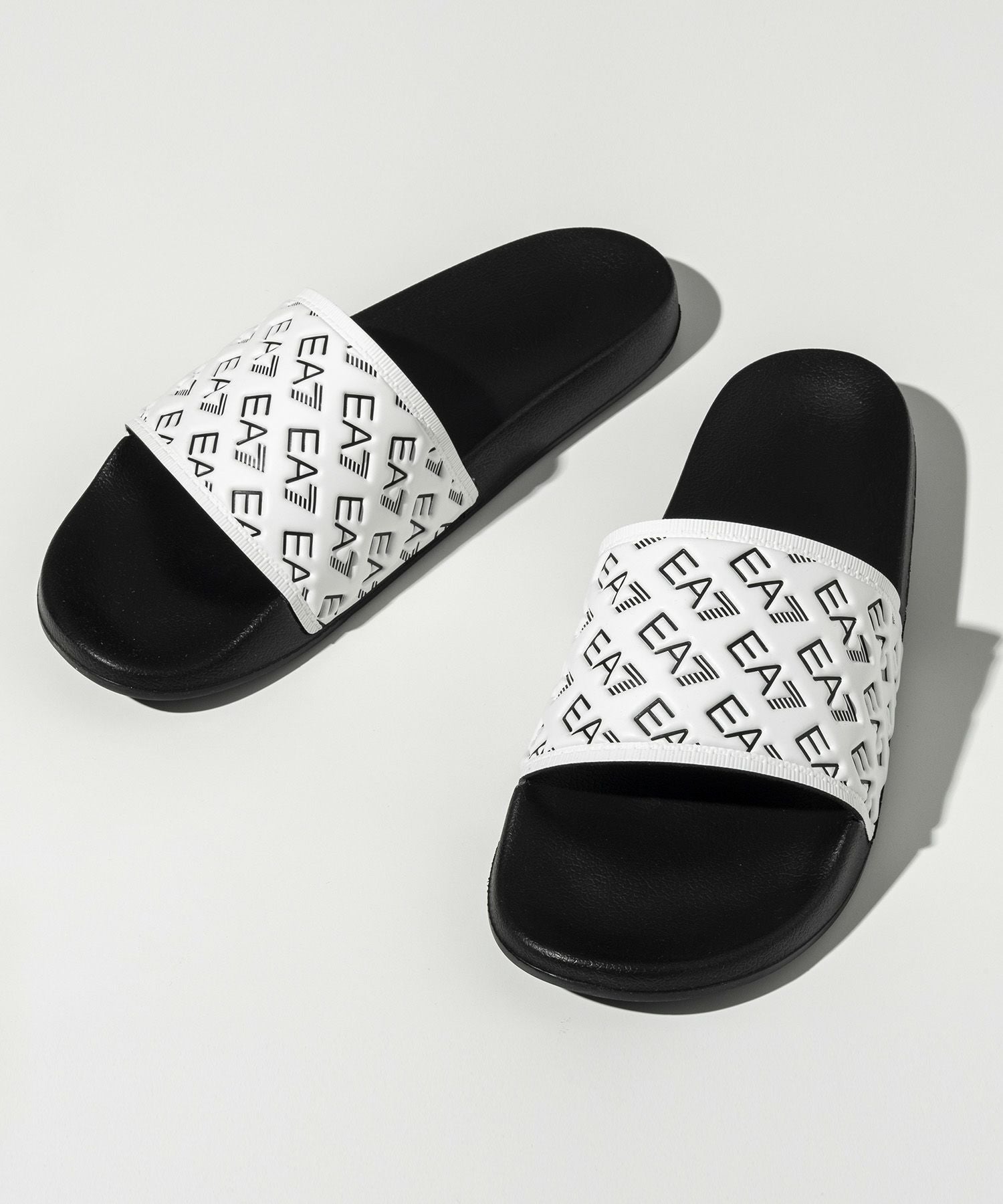 EMPORIO ARMANI EA7(イーエーセブン)エンボスロゴシャワーサンダル