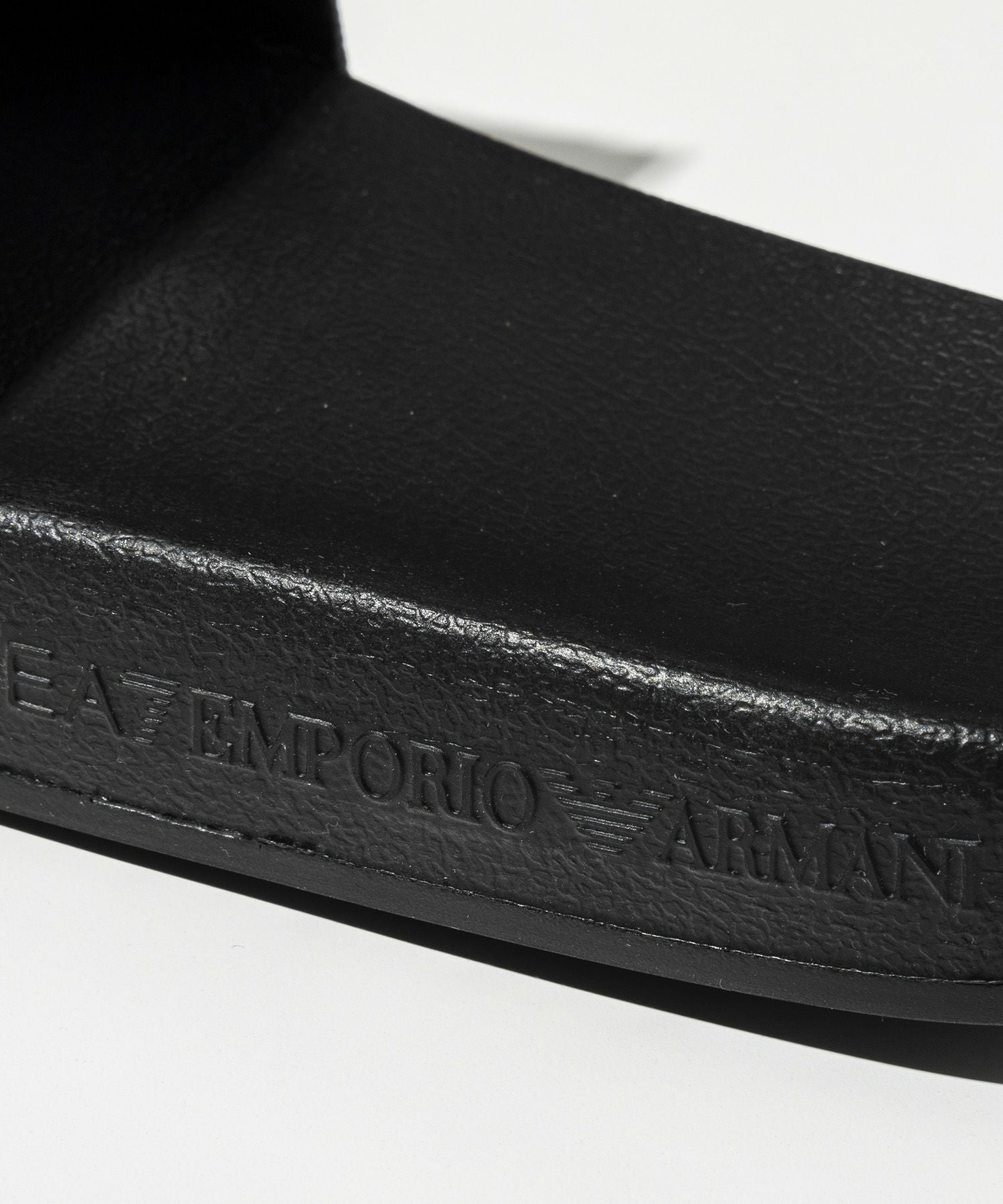 EMPORIO ARMANI EA7(イーエーセブン)エンボスロゴシャワーサンダル