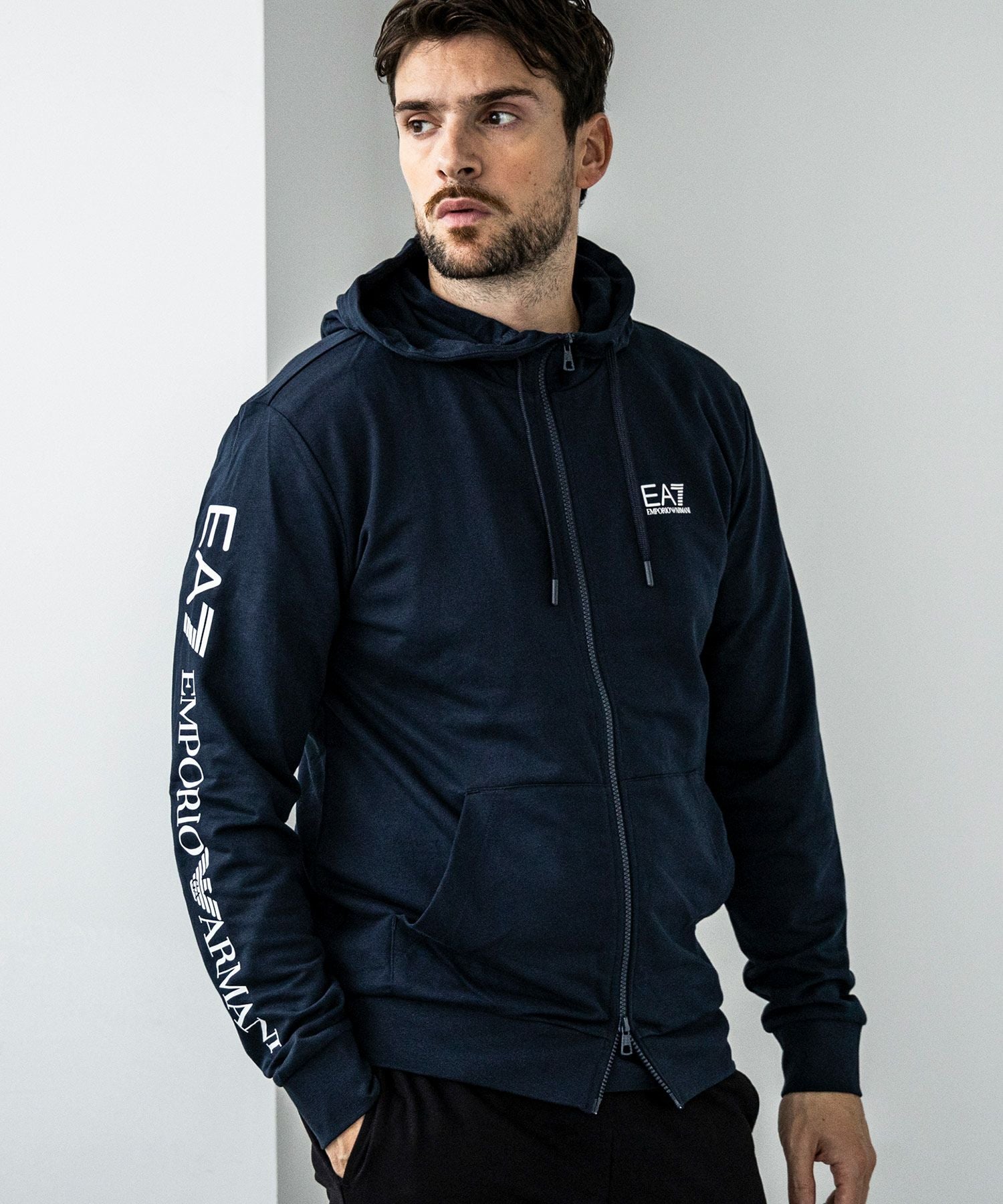 EMPORIO ARMANI EA7(イーエーセブン)スリーブロゴジップフーディー
