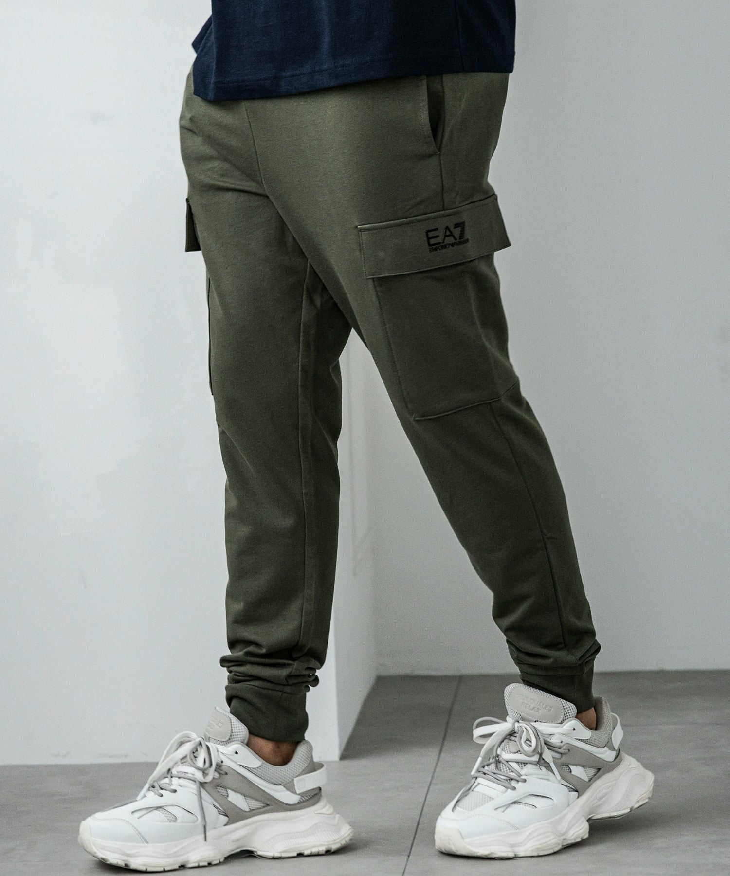 EMPORIO ARMANI EA7(イーエーセブン)カーゴポケットスウェットパンツ