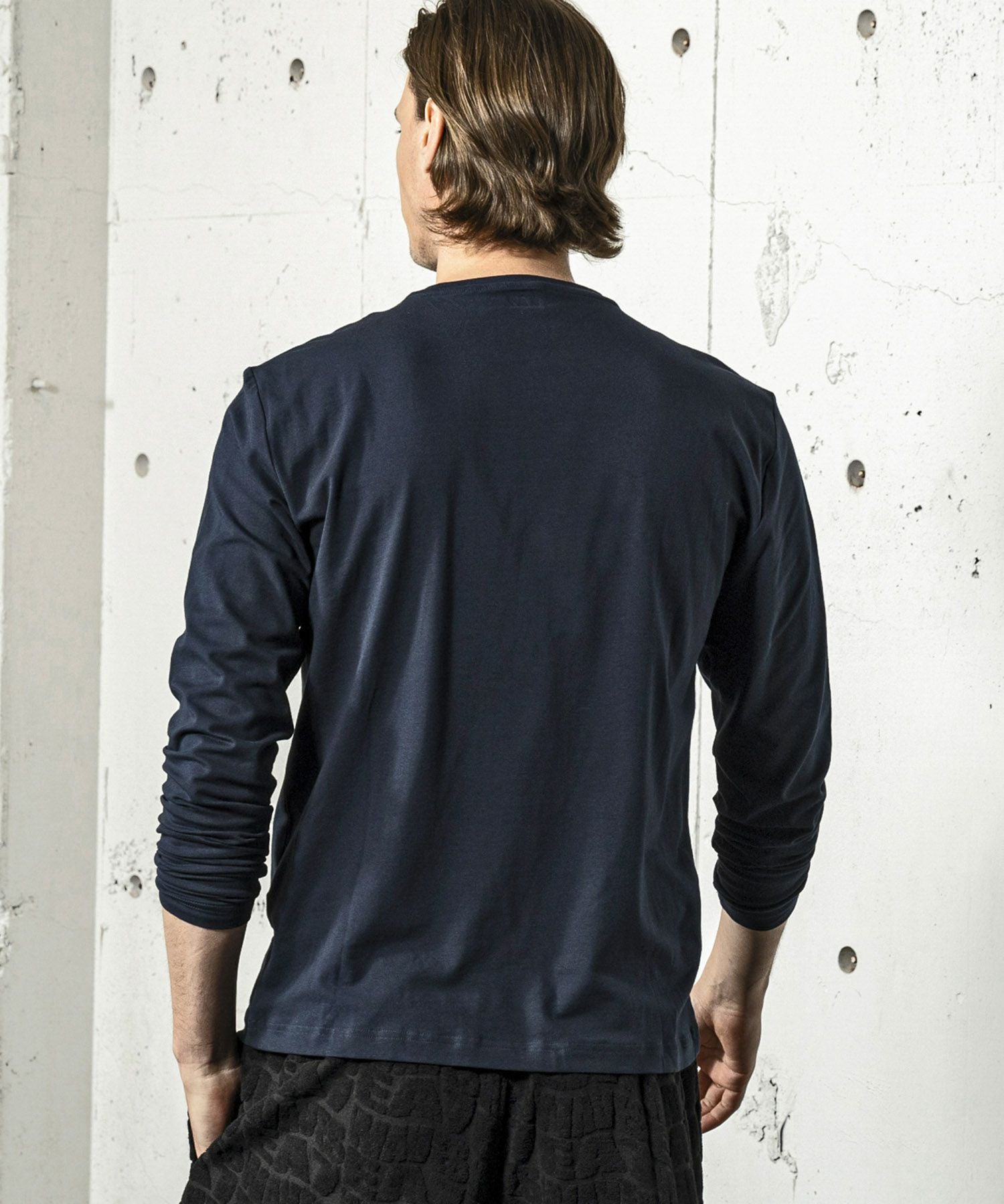 EMPORIO ARMANI EA7(イーエーセブン)エンボスロゴロングTシャツ