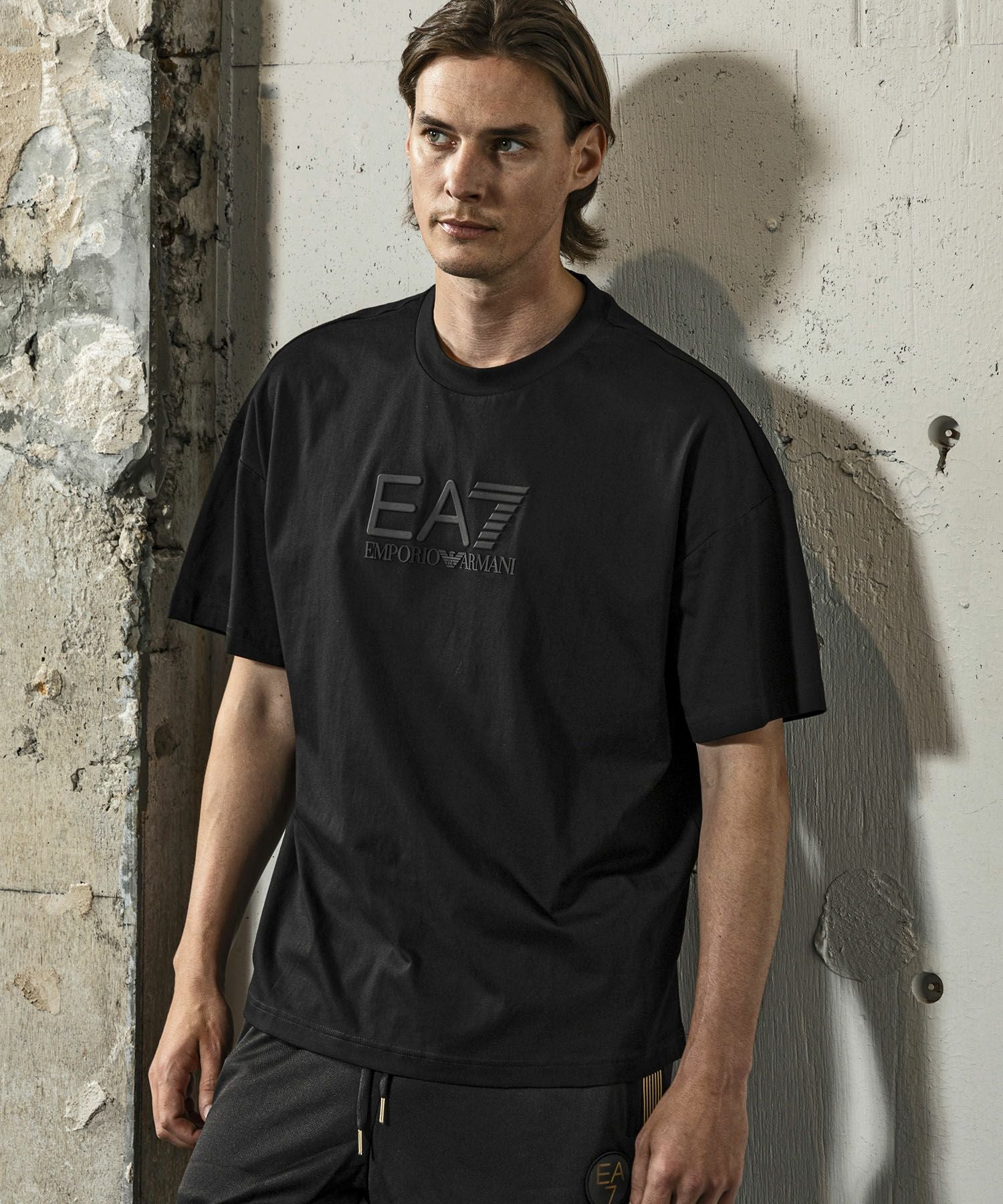 EMPORIO ARMANI EA7(イーエーセブン)エンボスロゴ半袖Tシャツ 