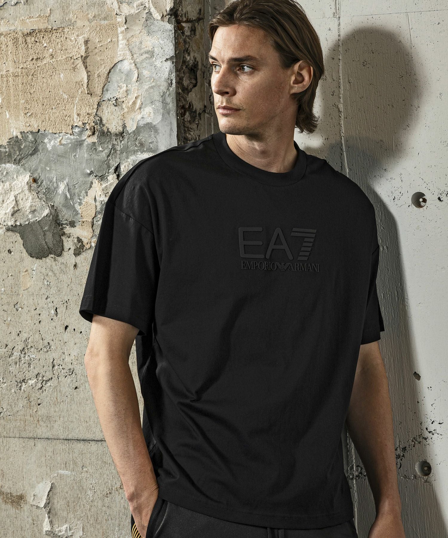EMPORIO ARMANI EA7(イーエーセブン)エンボスロゴ半袖Tシャツ 