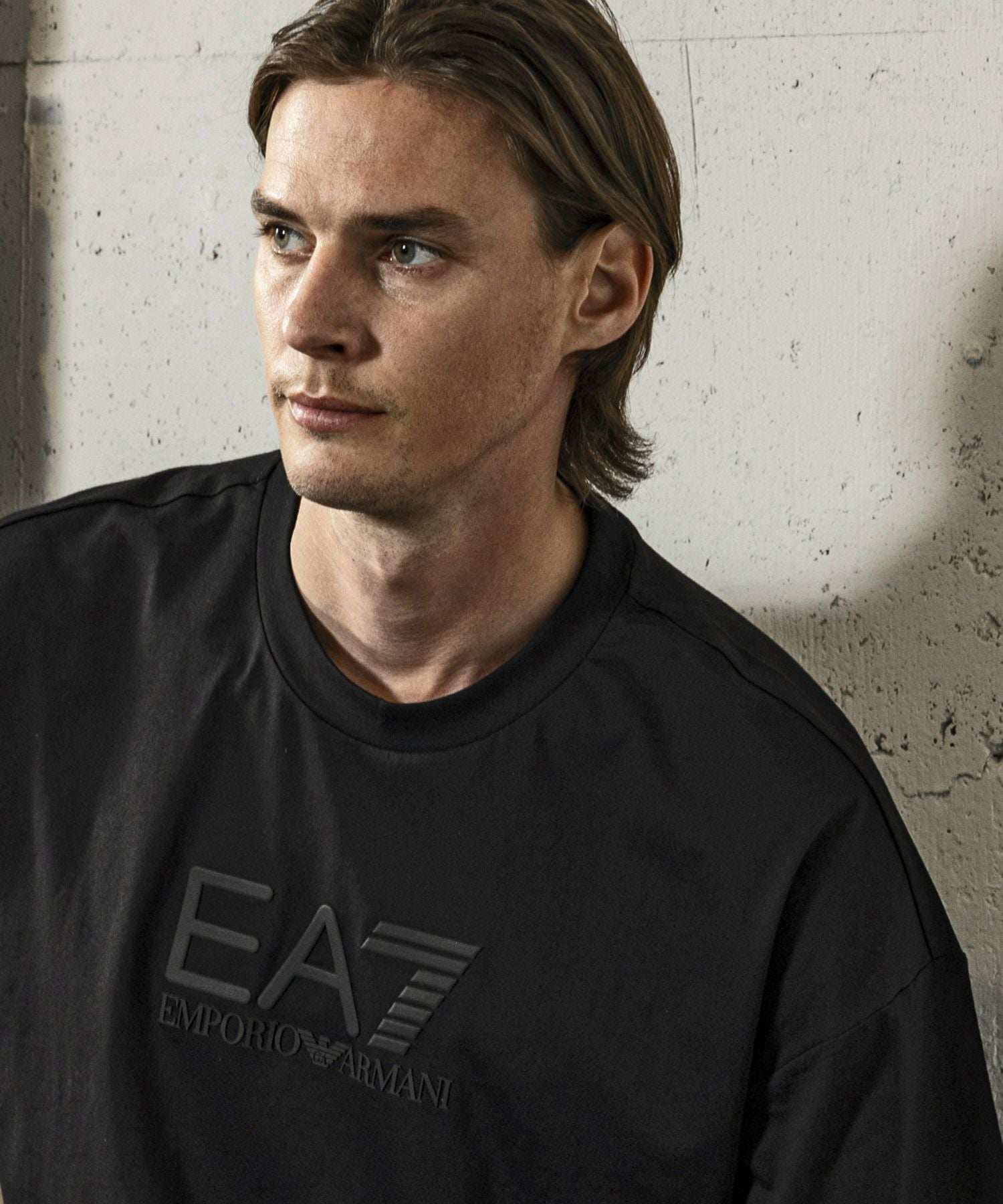 EMPORIO ARMANI EA7(イーエーセブン)エンボスロゴ半袖Tシャツ 