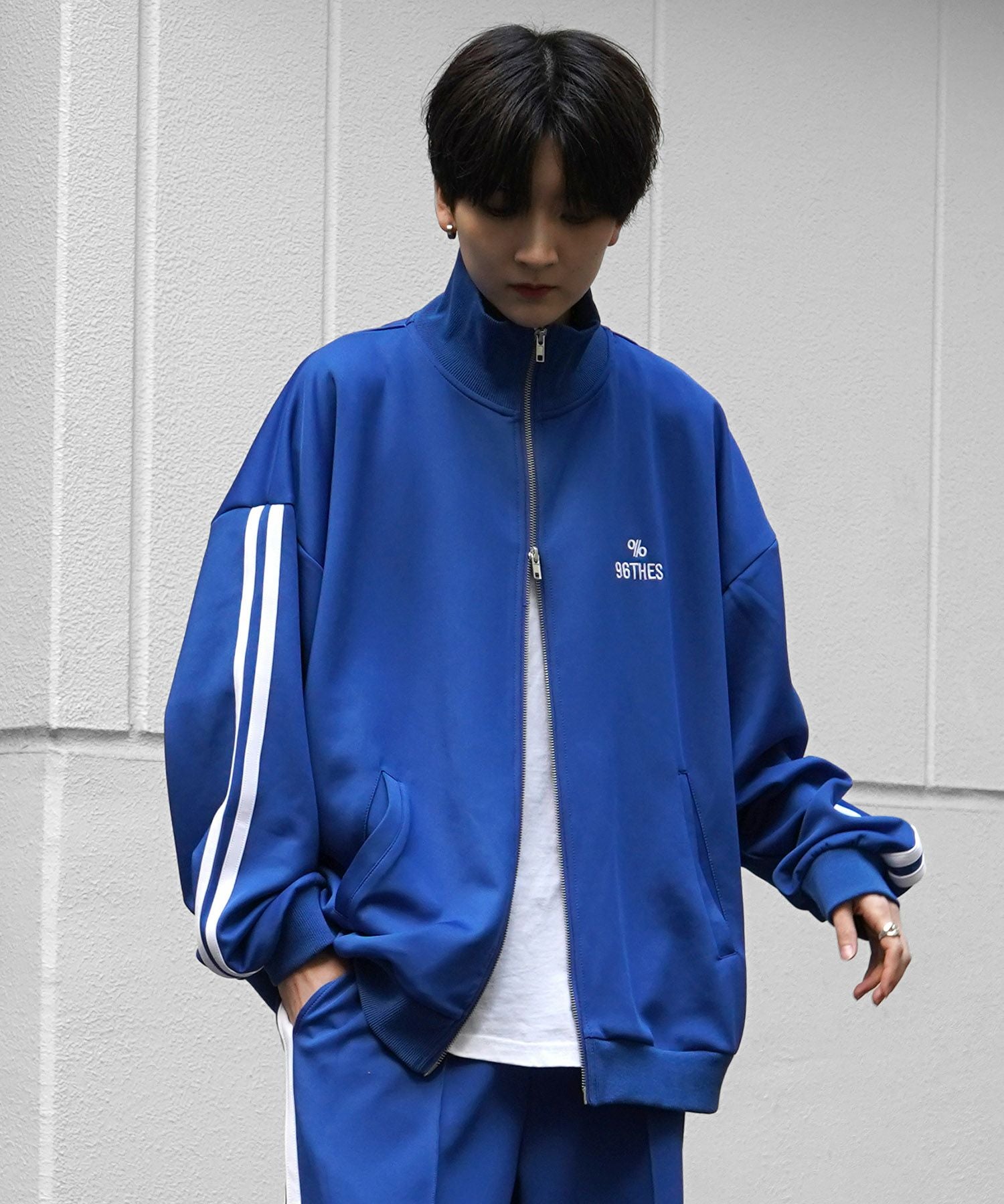 ［新品］L 韓国限定  トラックジャケット刺繍ロゴ ブルー×ホワイト ILL'S(イルズ)【96thes】韓国ストリート ビッグシルエット ワン