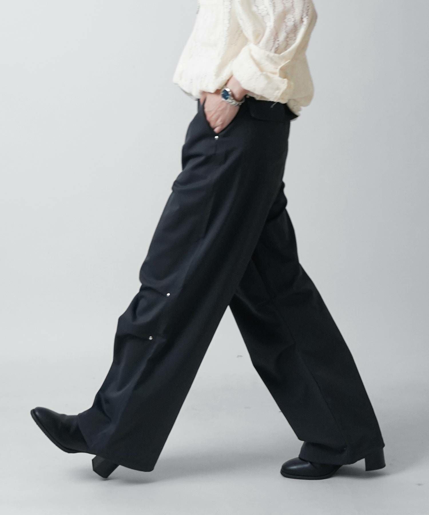Confirm（コンファーム）リベット付 デザインパラシュートパンツ 裾