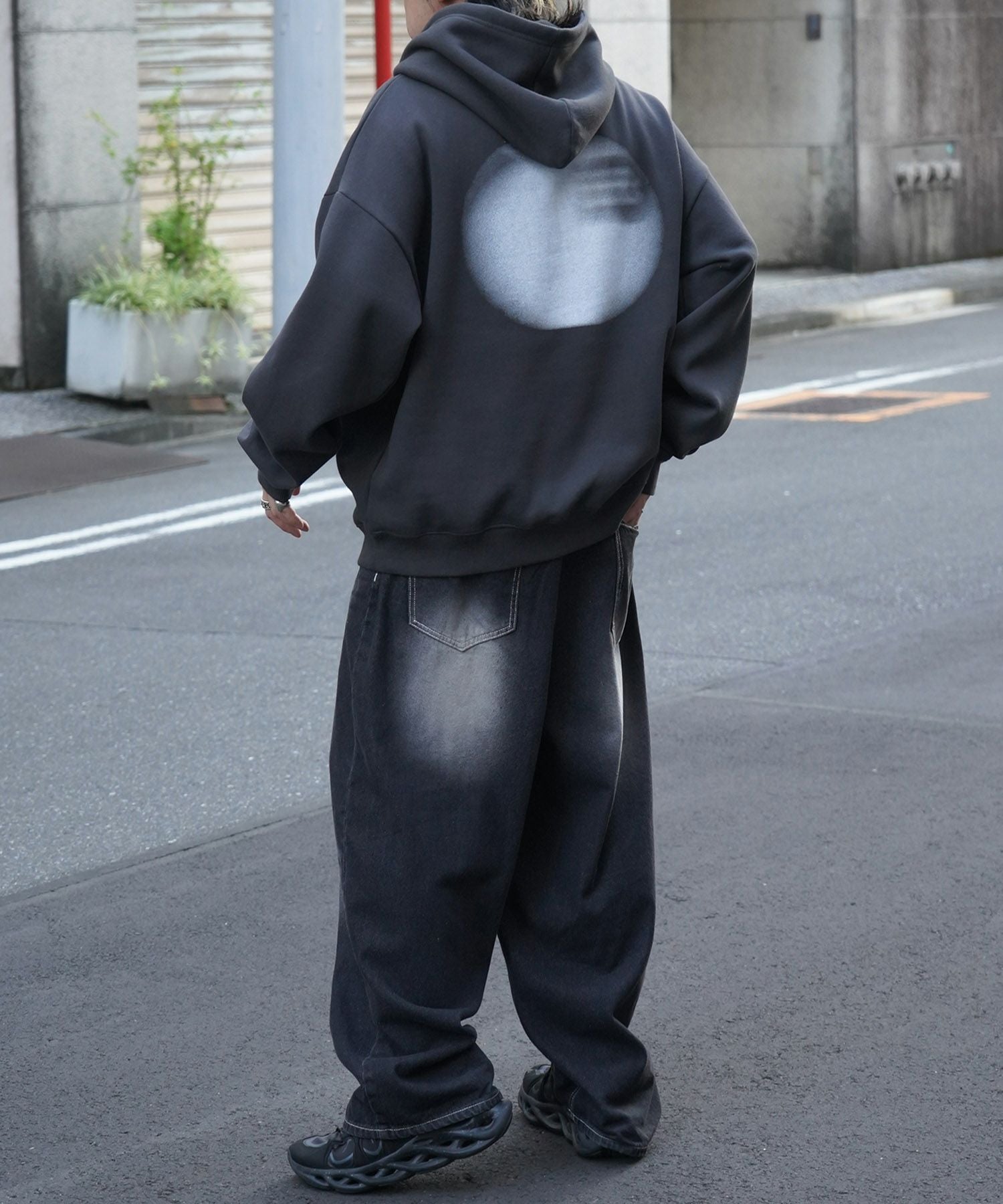 ILL'S（イルズ）ビッグシルエット フェード8ボール バックプリント