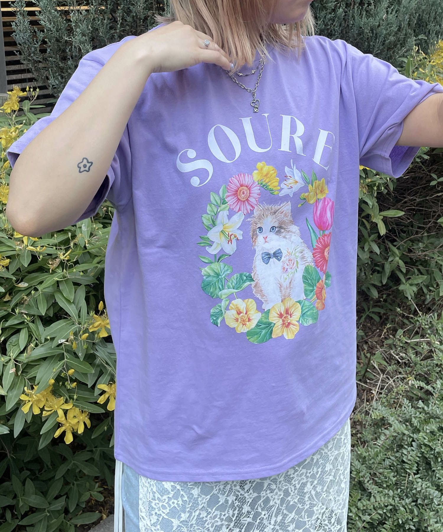 ILL'S（イルズ）【Soure】キャットフラワー フロントプリント 半袖T
