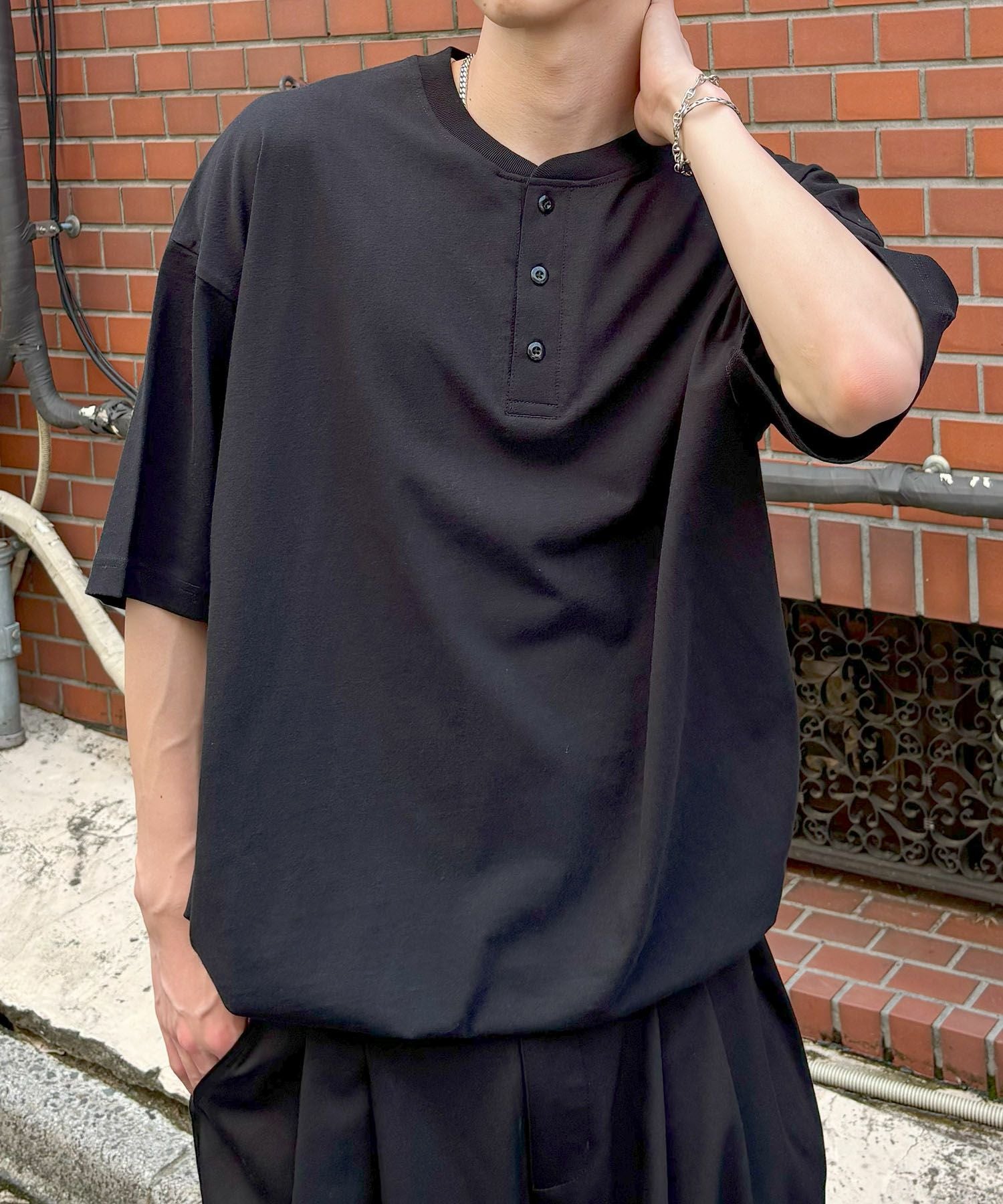 Confirm（コンファーム）ヘンリーネック ドローコード Tシャツ