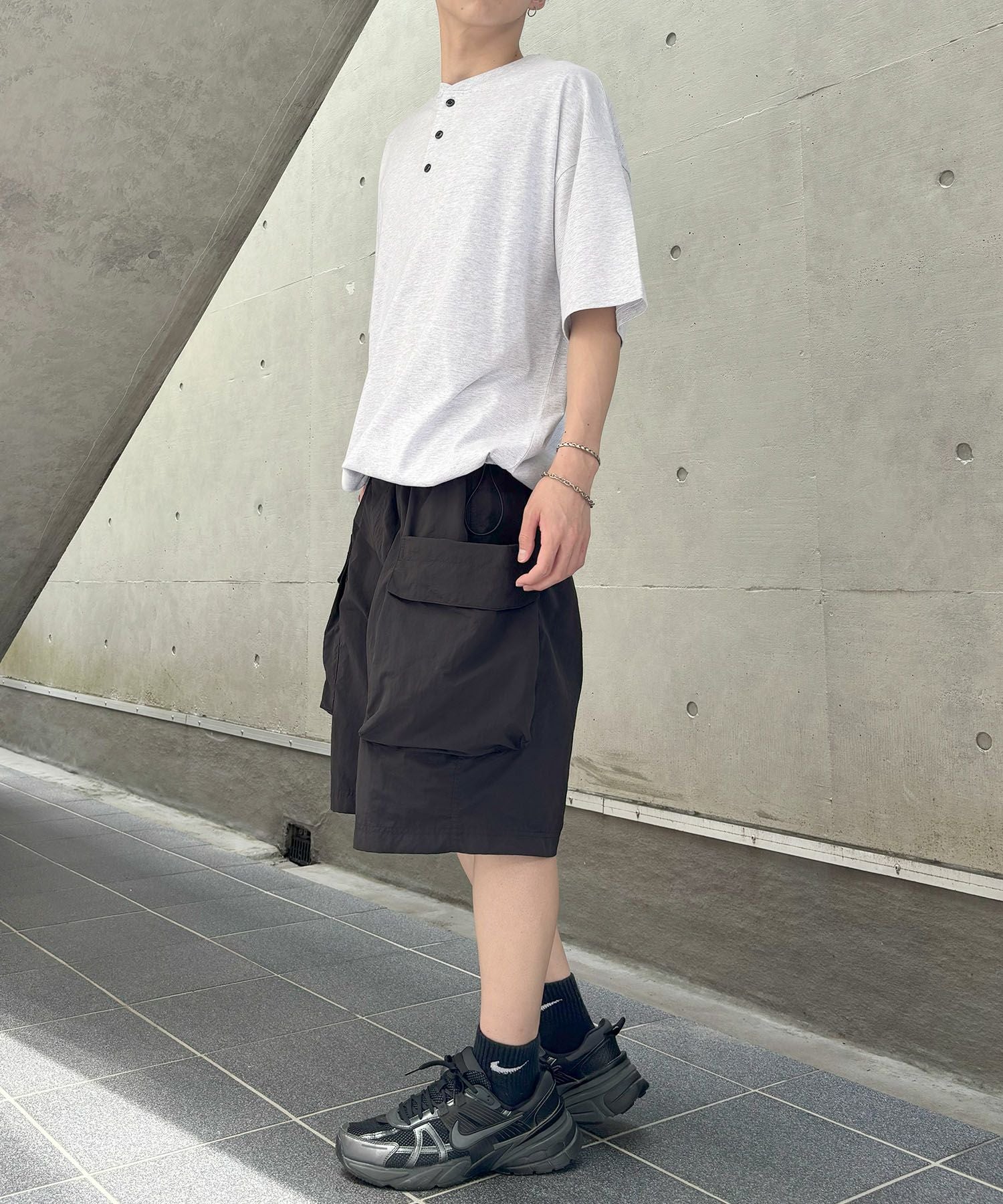 Confirm（コンファーム）ヘンリーネック ドローコード Tシャツ