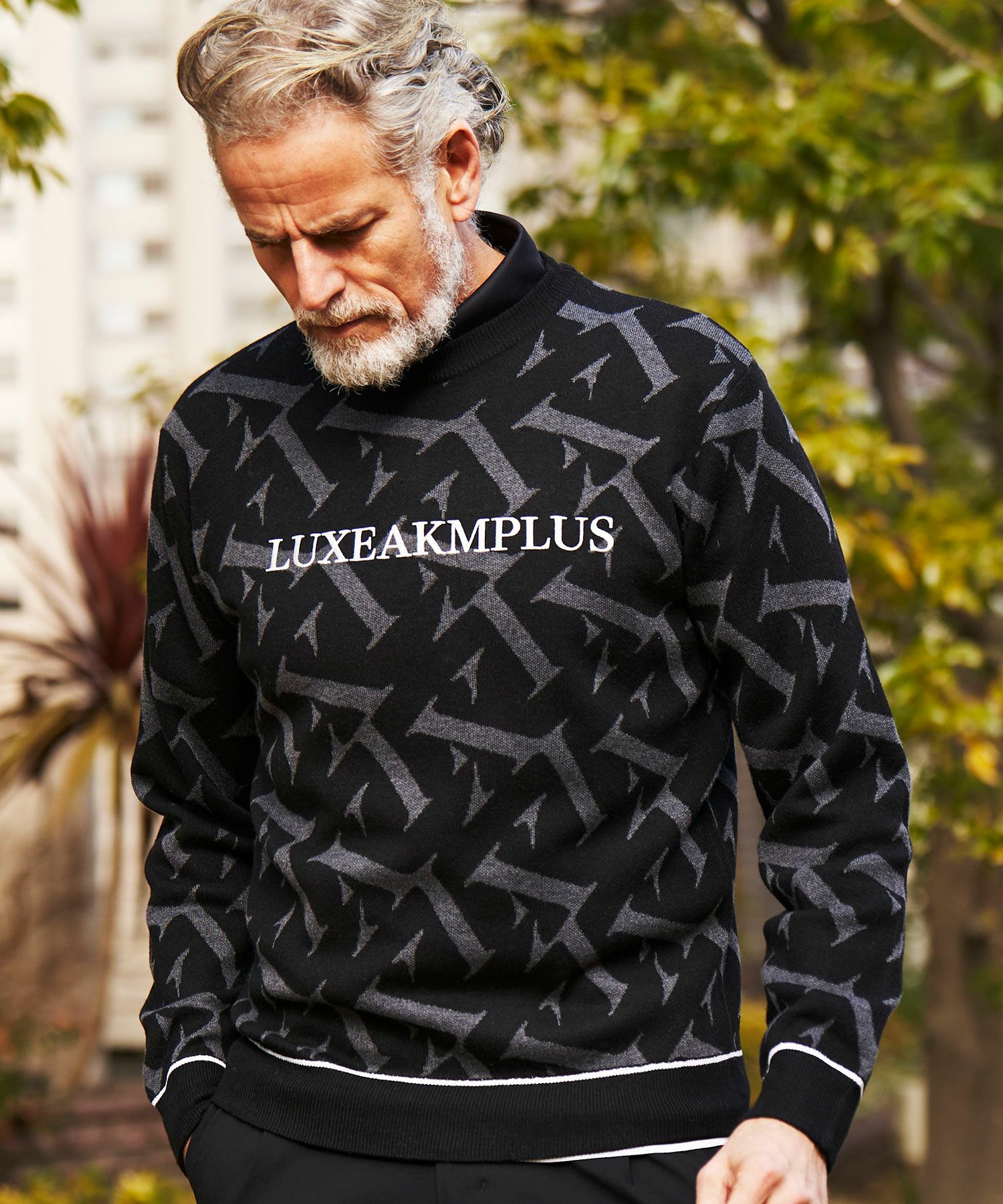 【新品】LUXEAKMPLUS 総柄長袖ニット 白　L LUXEAKMPLUS(リュクスエイケイエムプラス)ゴルフ 総柄長袖ニット
