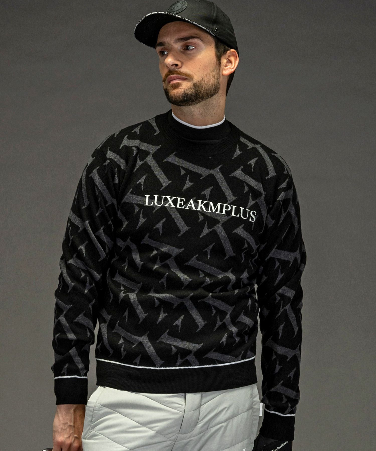 【新品】LUXEAKMPLUS 総柄長袖ニット 白　L LUXEAKMPLUS(リュクスエイケイエムプラス)ゴルフ 総柄長袖ニット