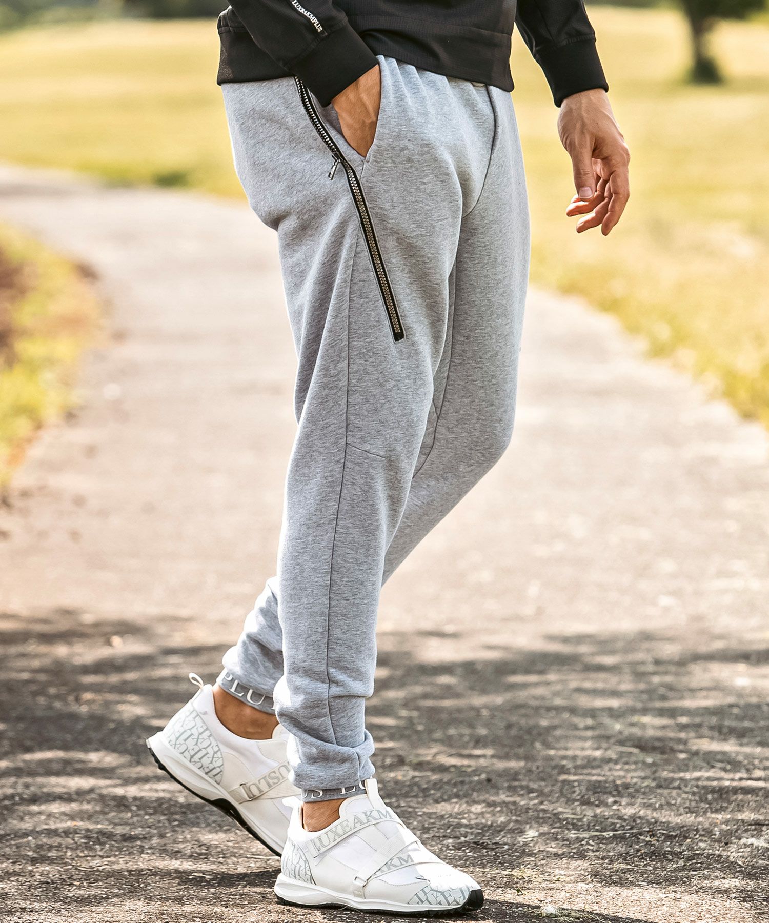 LUXEAKMPLUS スリムフィット グレー パンツ Lサイズ 在庫SALE LUXEAKMPLUS(リュクスエイケイエムプラス)ゴルフ トレーニングロング