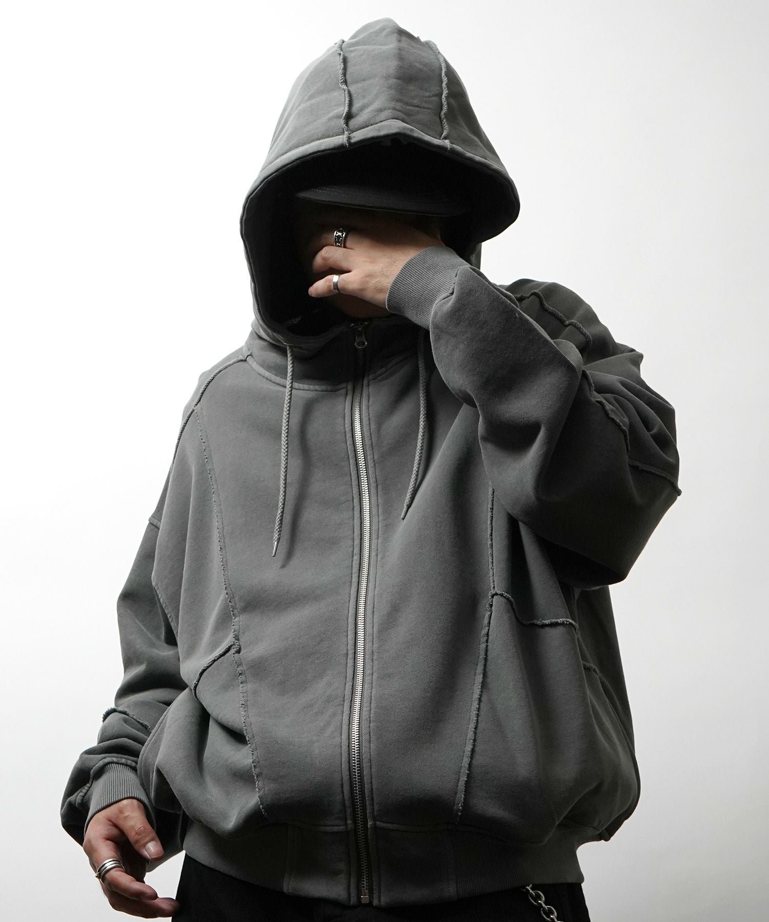 ILL'S(イルズ)裏毛 カットオフ切り替え ZIPパーカー | SHIFFON公式通販