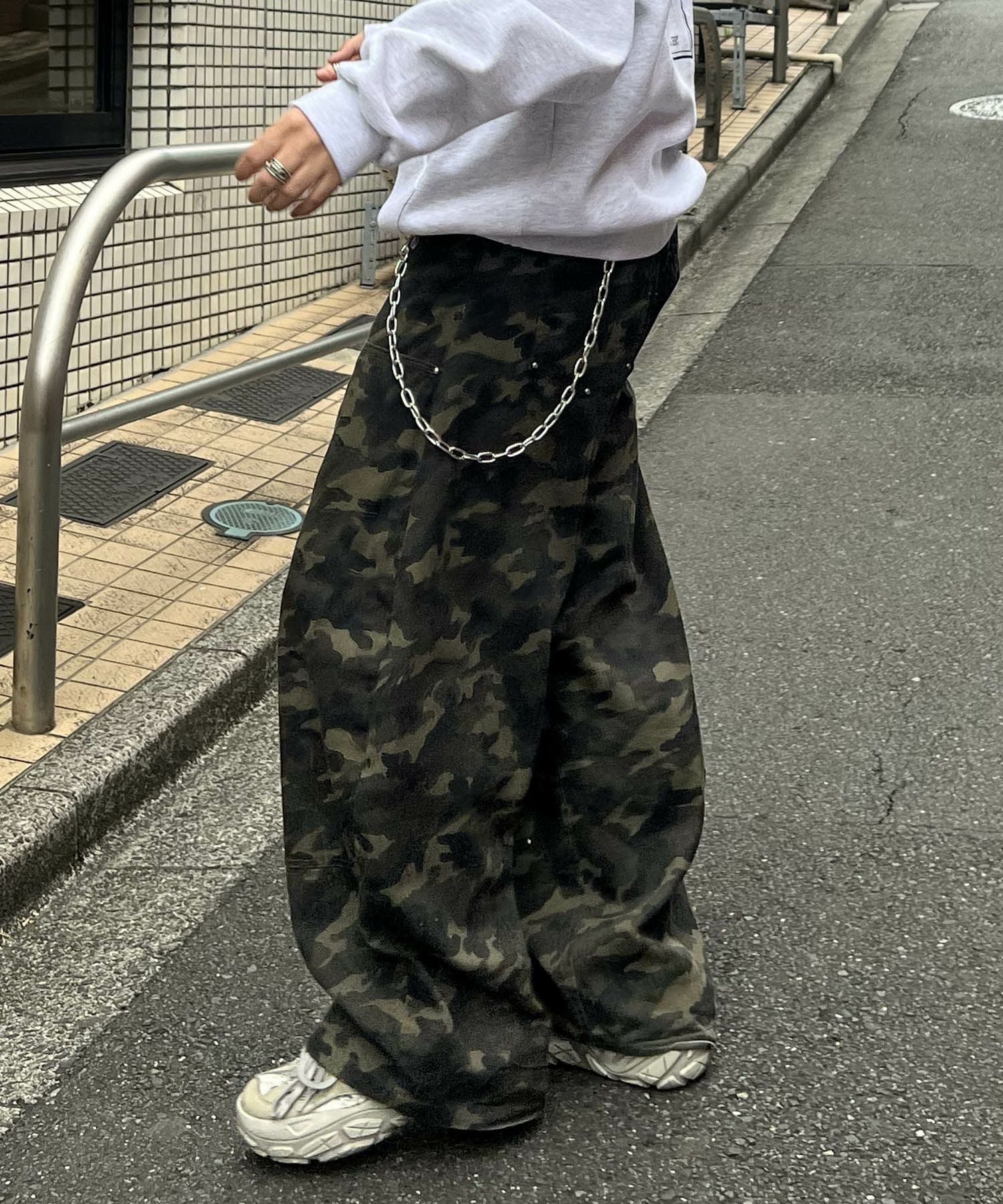 ILL'S(イルズ)カモ総柄 ダブルニー スタッズ カーブパンツ | SHIFFON