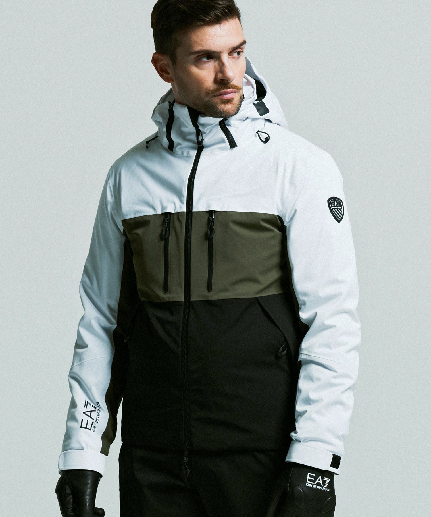 EA7 パデッドジャケット Lサイズ テクニカルファブリック フード付き EMPORIO ARMANI EA7 パデッドジャケット Lサイズ テクニカルファブリック フード付き