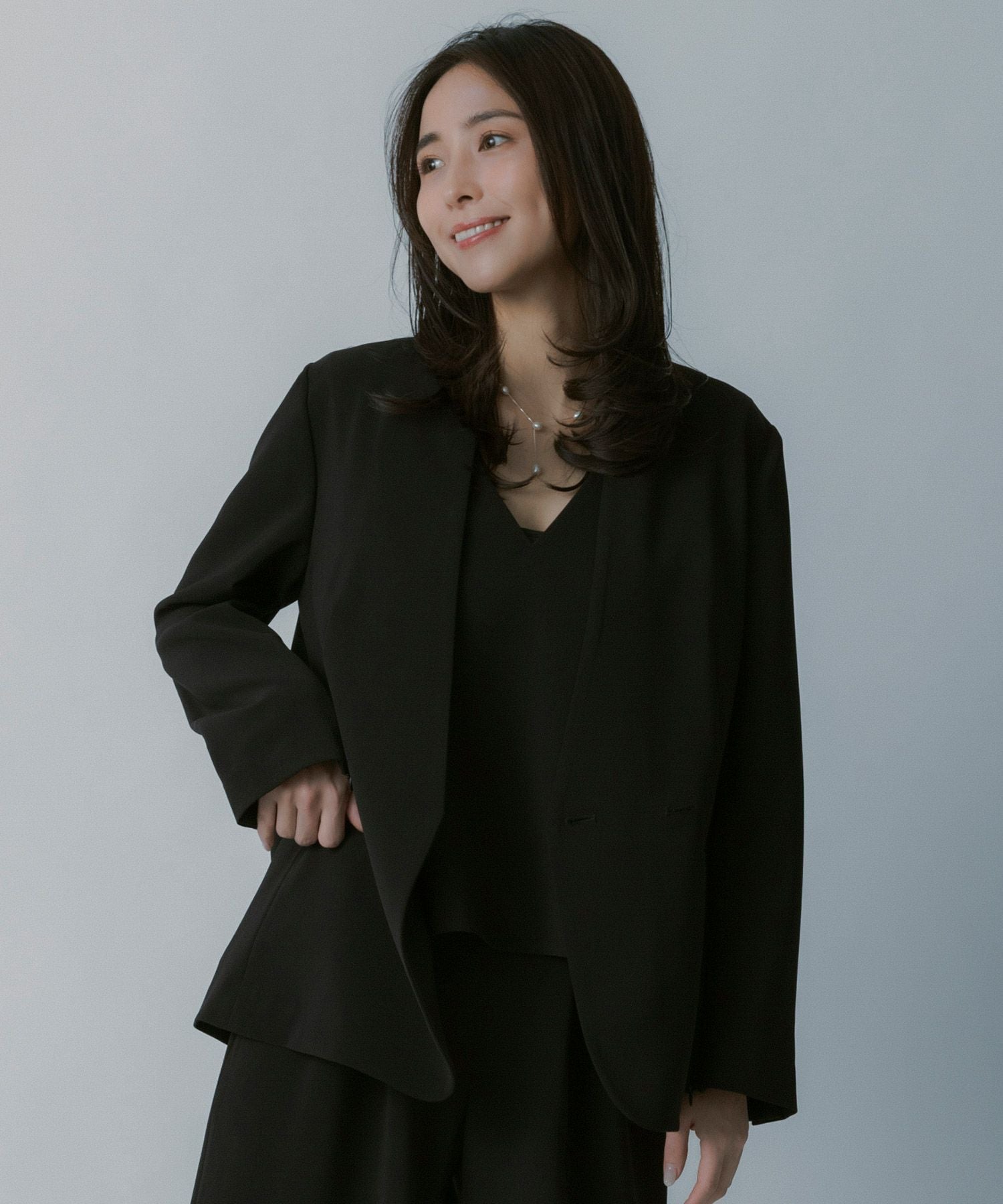 美品　OHUGA 黒ジャケットJACQUARD JACKET AJUGA. (アジュガ)2WAYスリーブ イージーノーカラージャケット