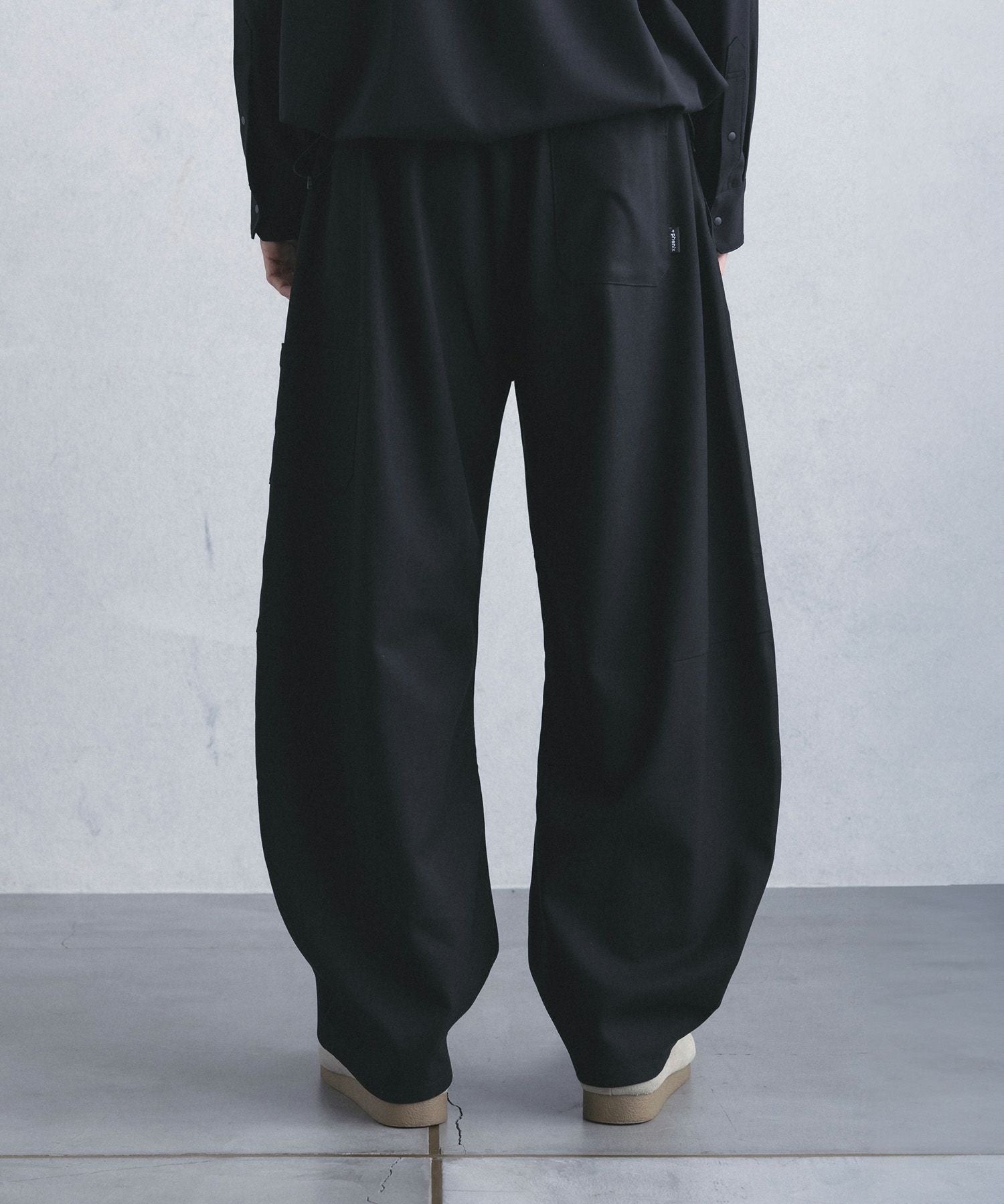 phenix(プラスフェニックス)COCOON SILHOUETTE RELAXED PANTS コクーン