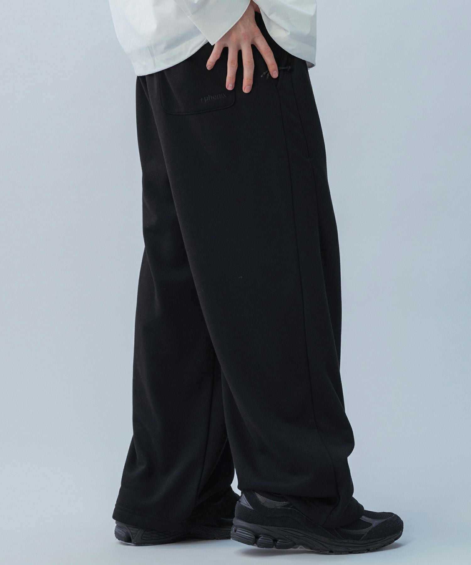 【ブラック】テクニカルスウェットパンツ phenix(プラスフェニックス)TECH SWEAT WIDE PANTS / テック