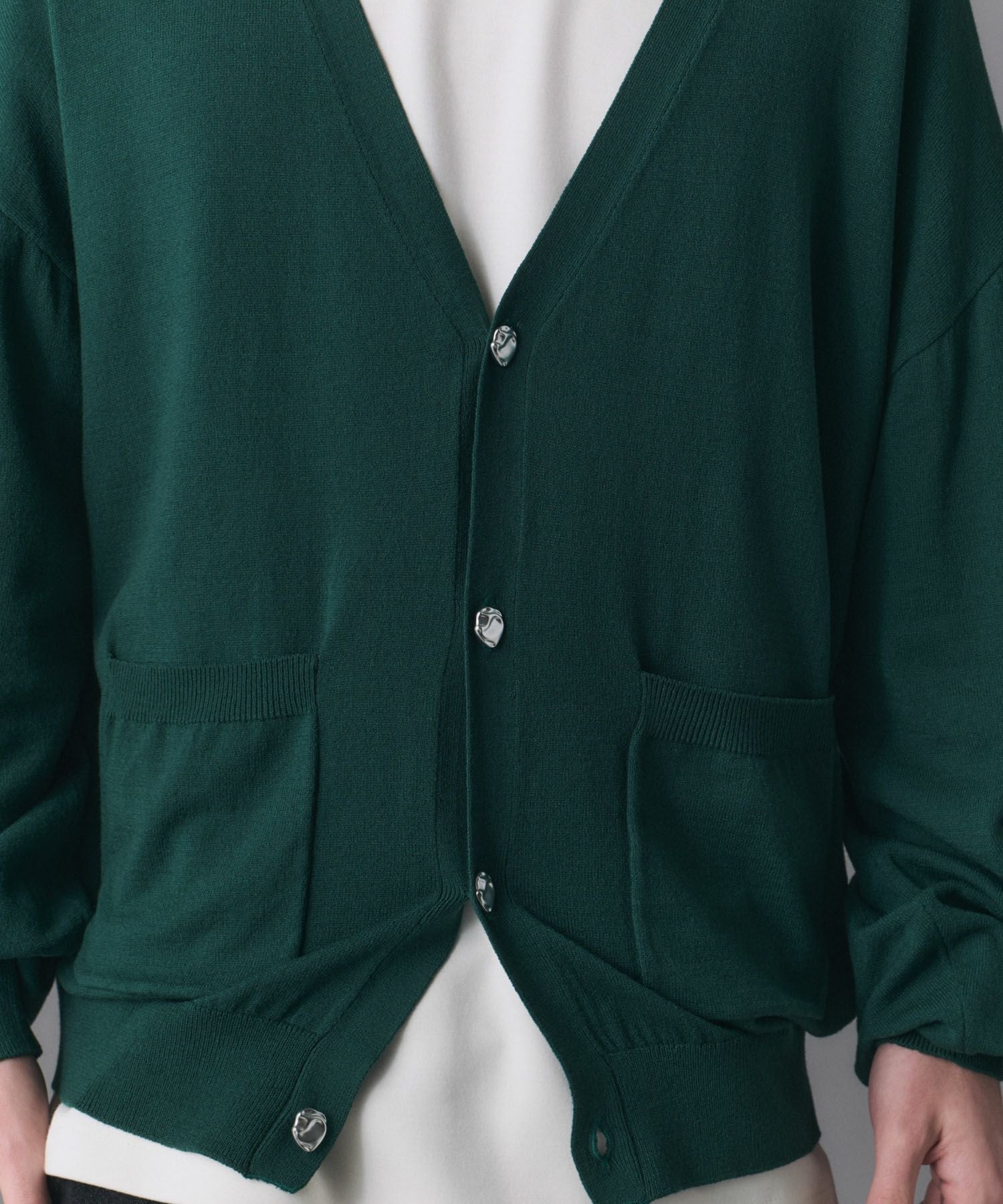 Confirm(コンファーム)Stone-like Button Cardigan / ストーンライク