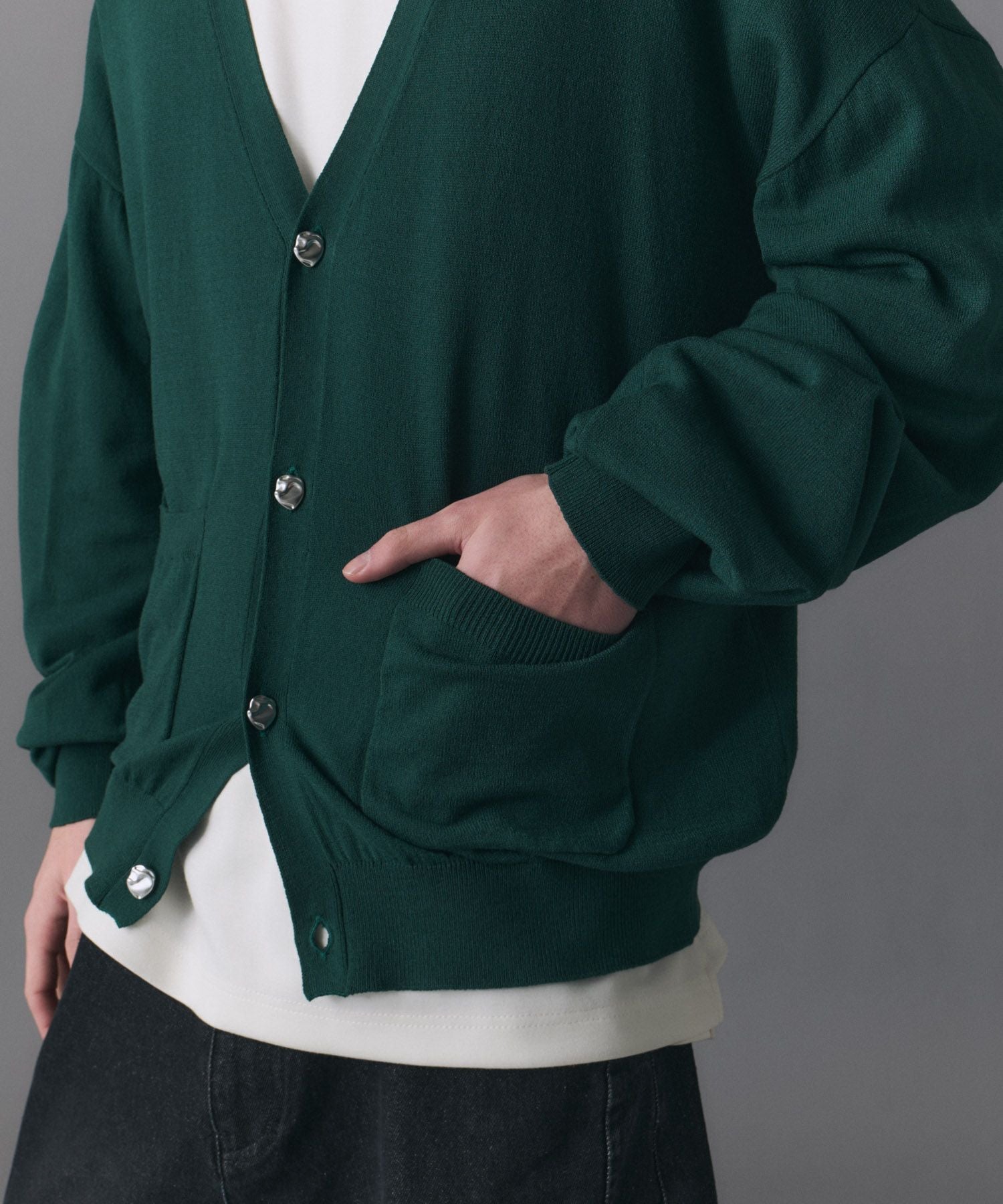 Confirm(コンファーム)Stone-like Button Cardigan / ストーンライク