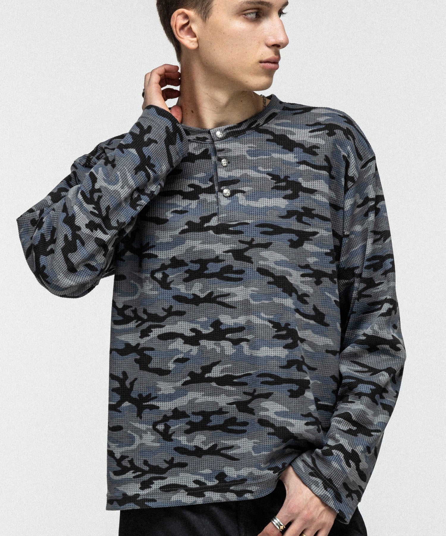 ILL'S(イルズ)HENLEY CAMO WAFFLE LONG-SLEEVE TEE / カモ総柄ヘンリー
