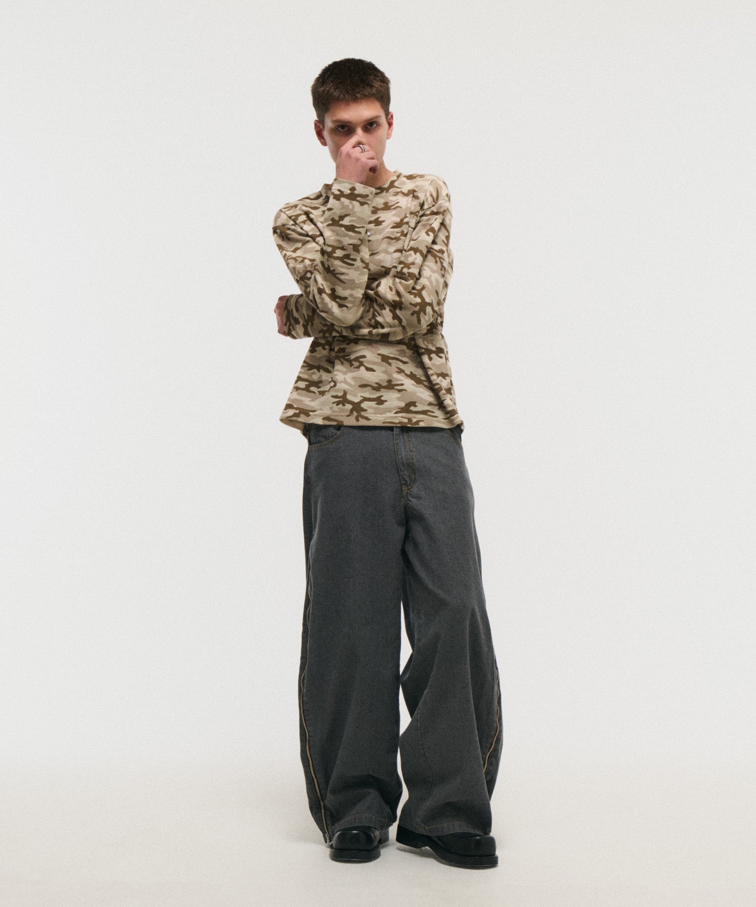 ILL'S(イルズ)HENLEY CAMO WAFFLE LONG-SLEEVE TEE / カモ総柄ヘンリー